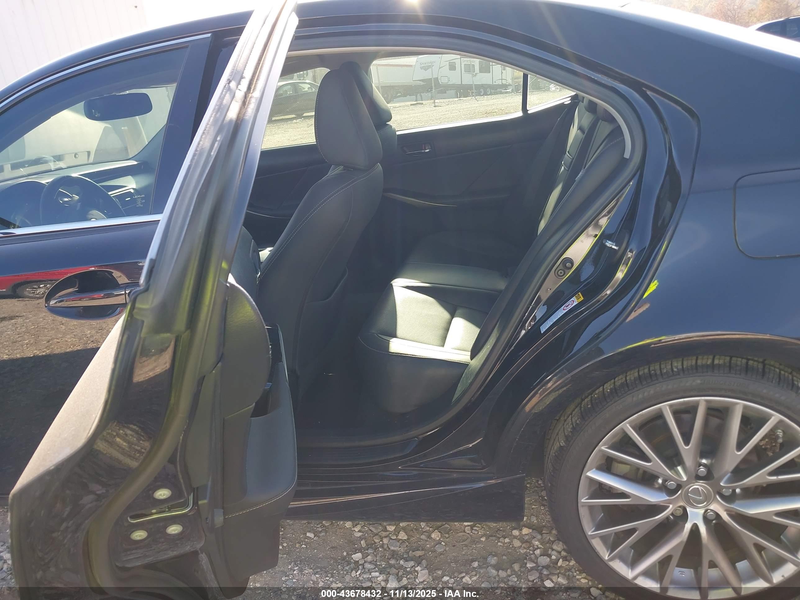 LEXUS IS image 8
