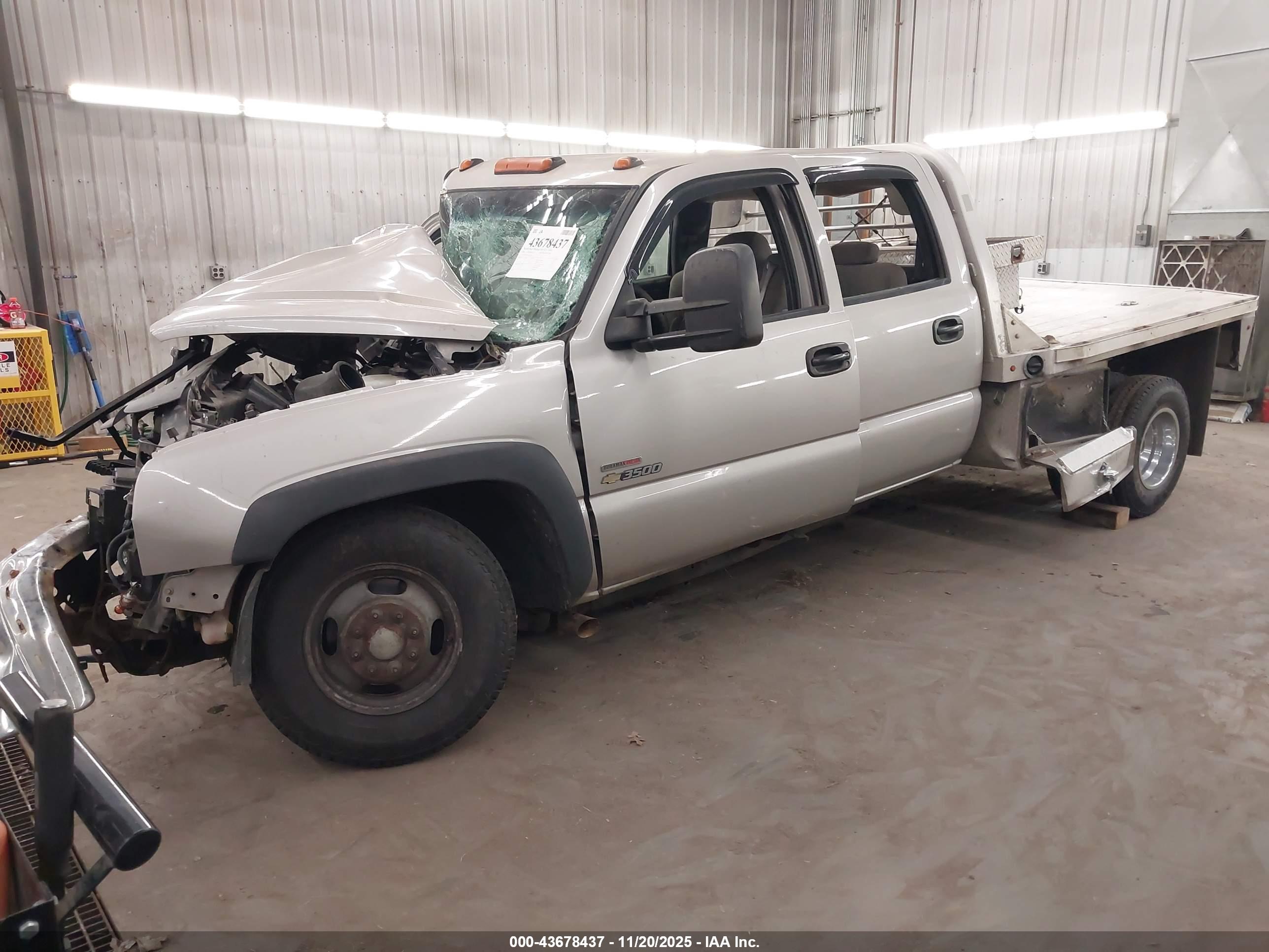 CHEVROLET SILVERADO image 2