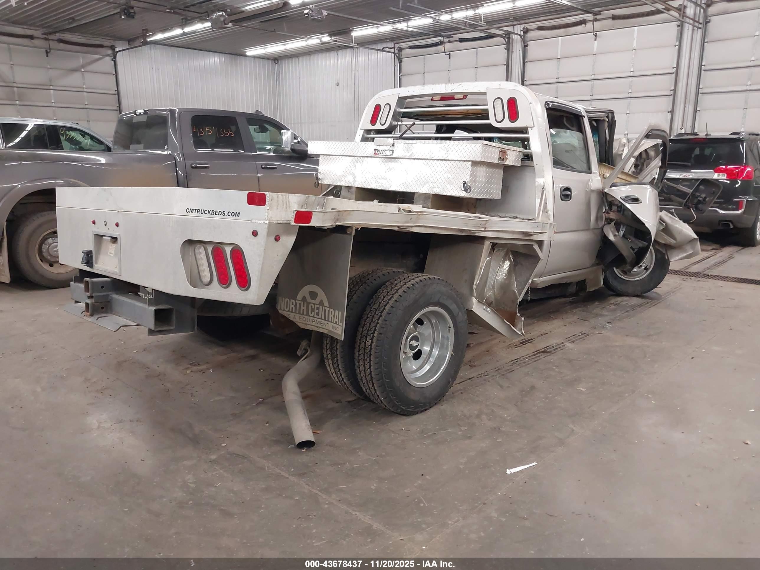CHEVROLET SILVERADO image 4