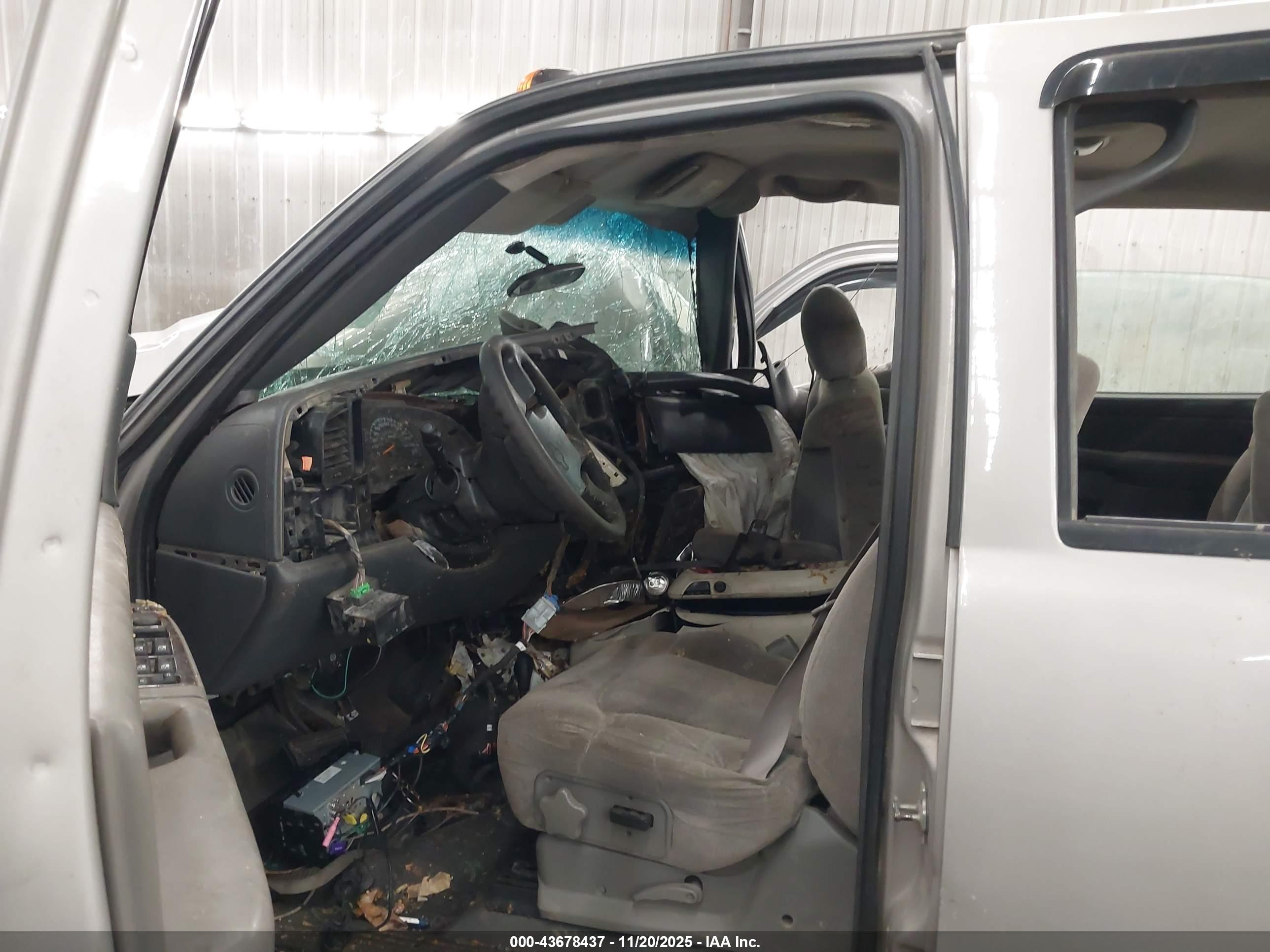 CHEVROLET SILVERADO image 7