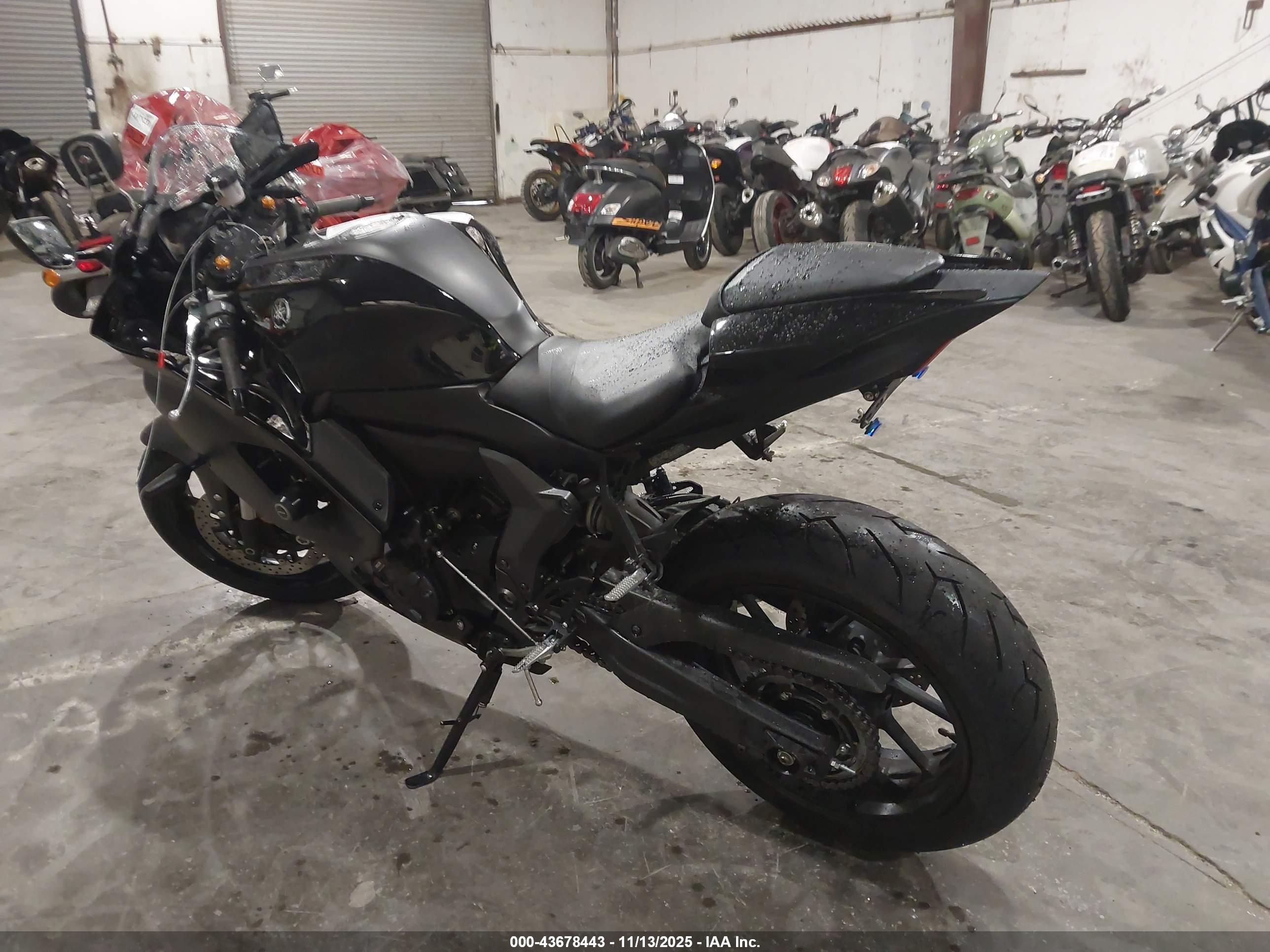 YAMAHA YZFR7 image 3