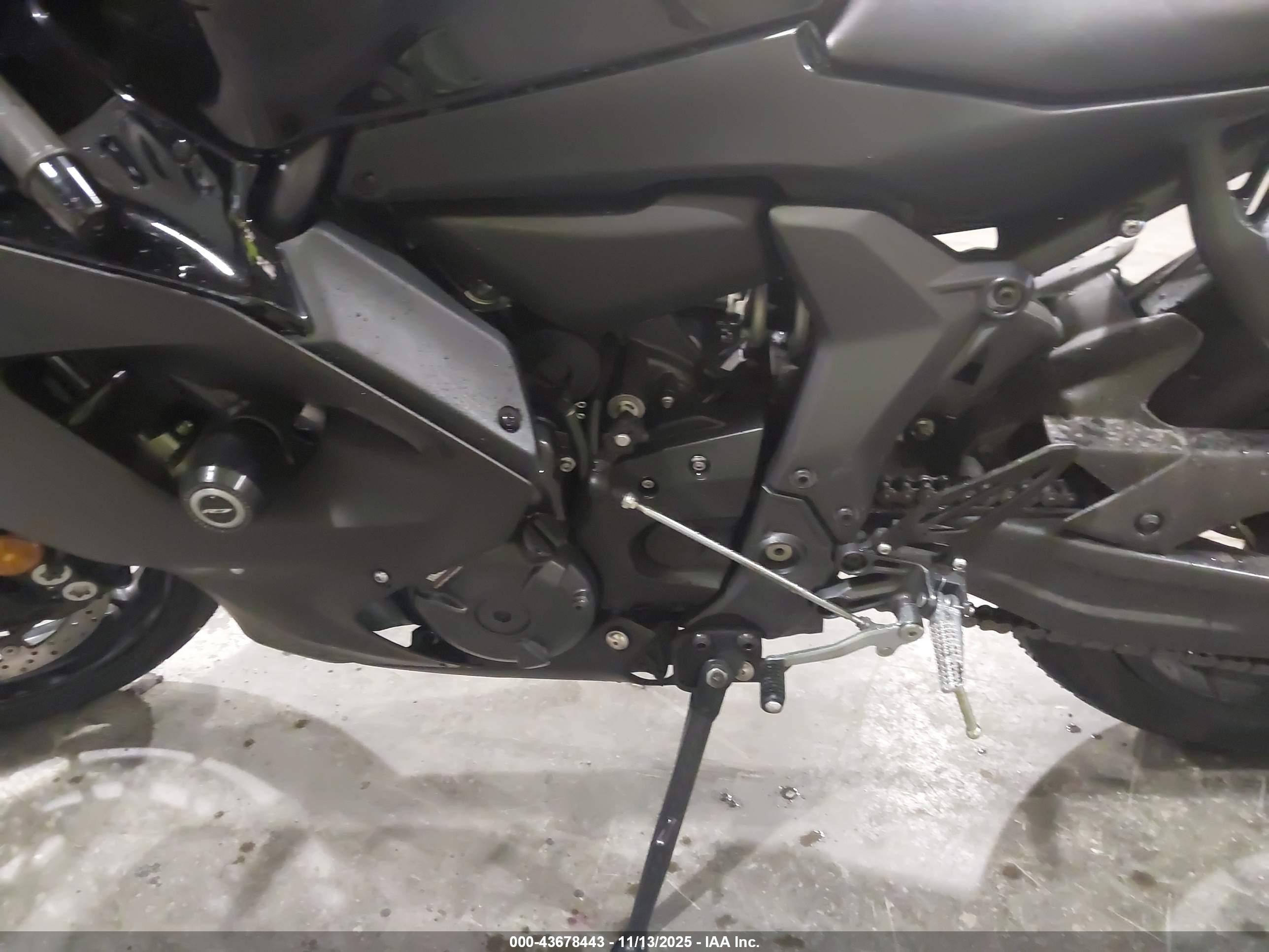 YAMAHA YZFR7 image 9