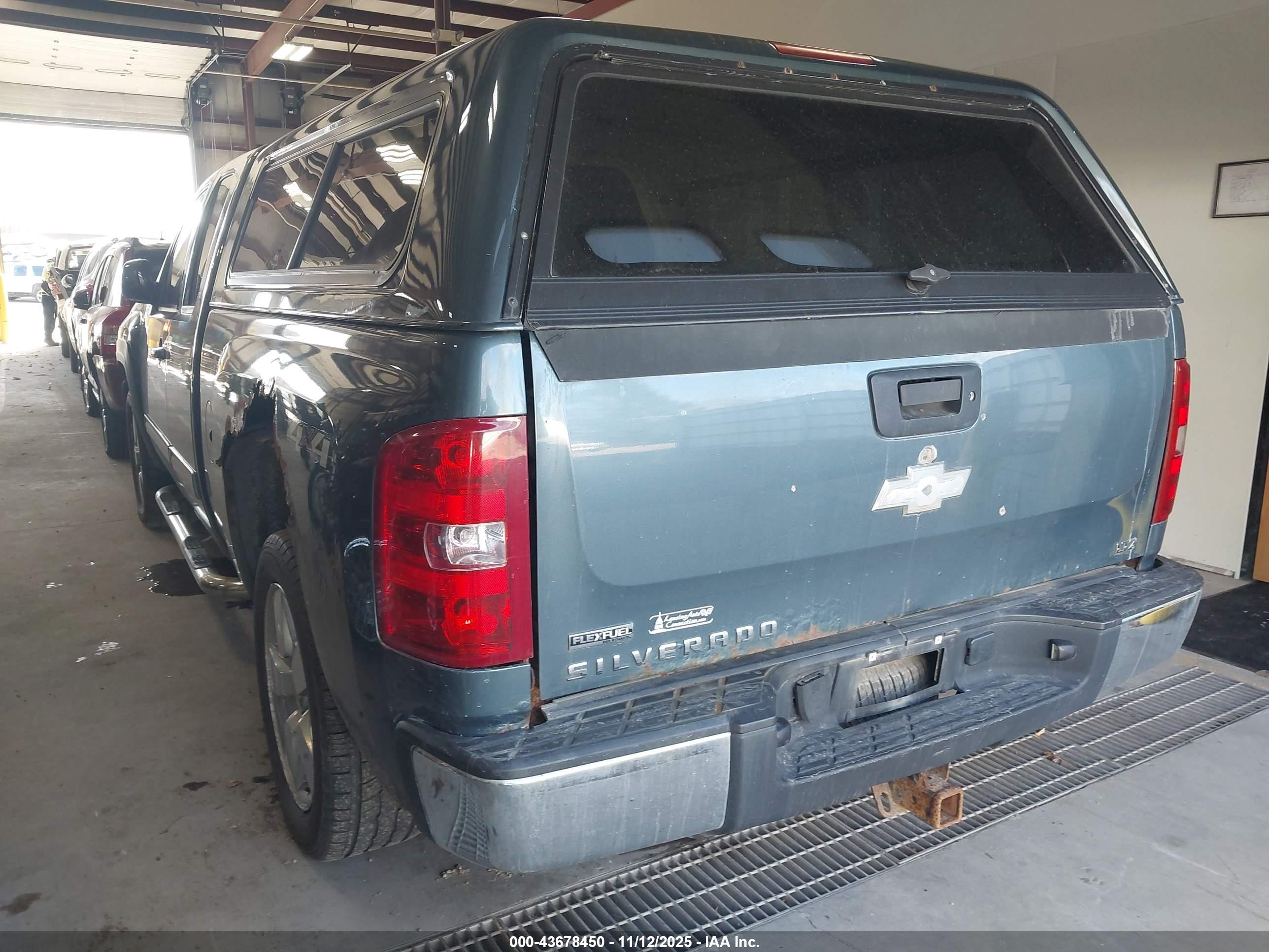 CHEVROLET SILVERADO image 3