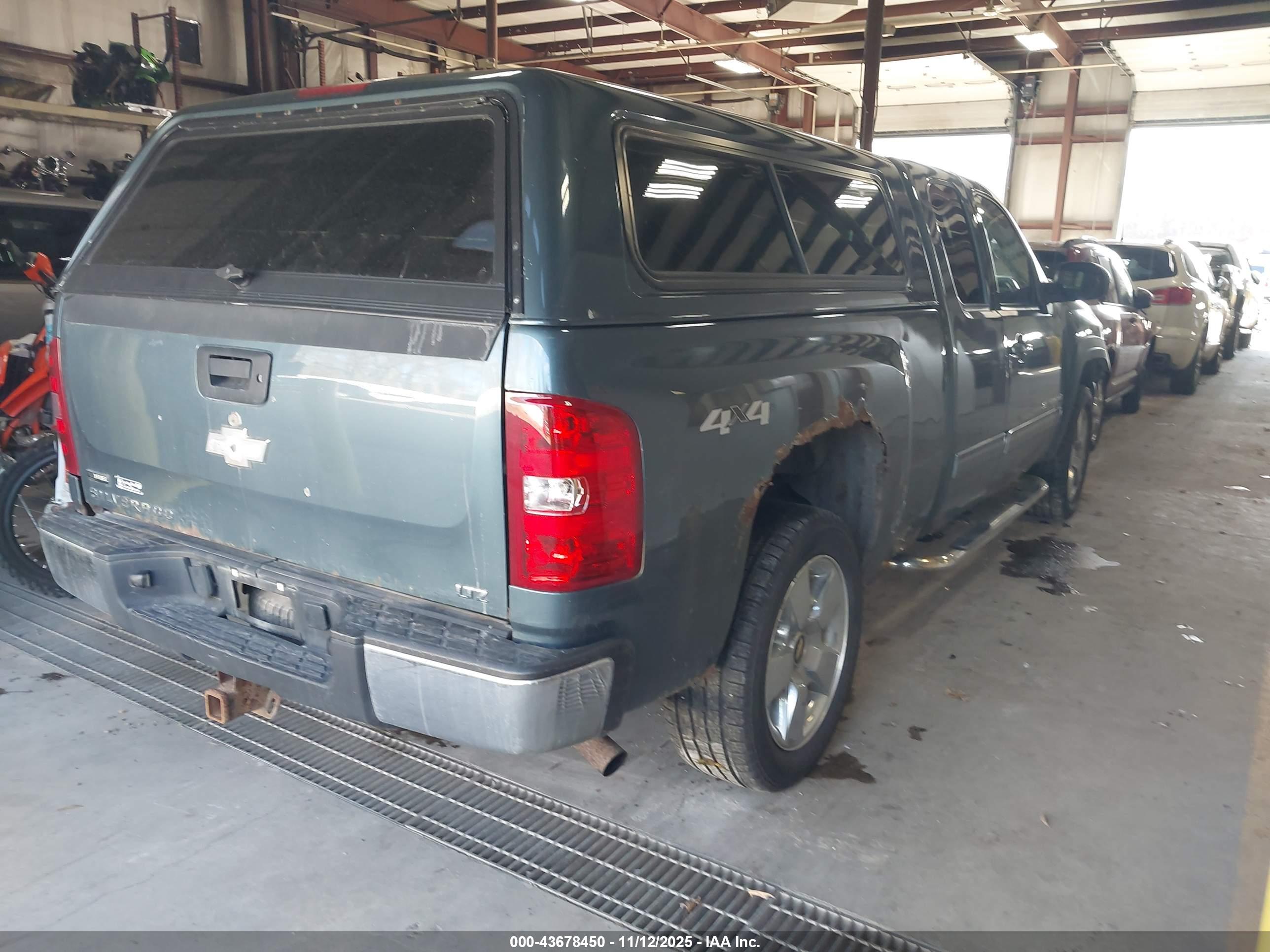 CHEVROLET SILVERADO image 4