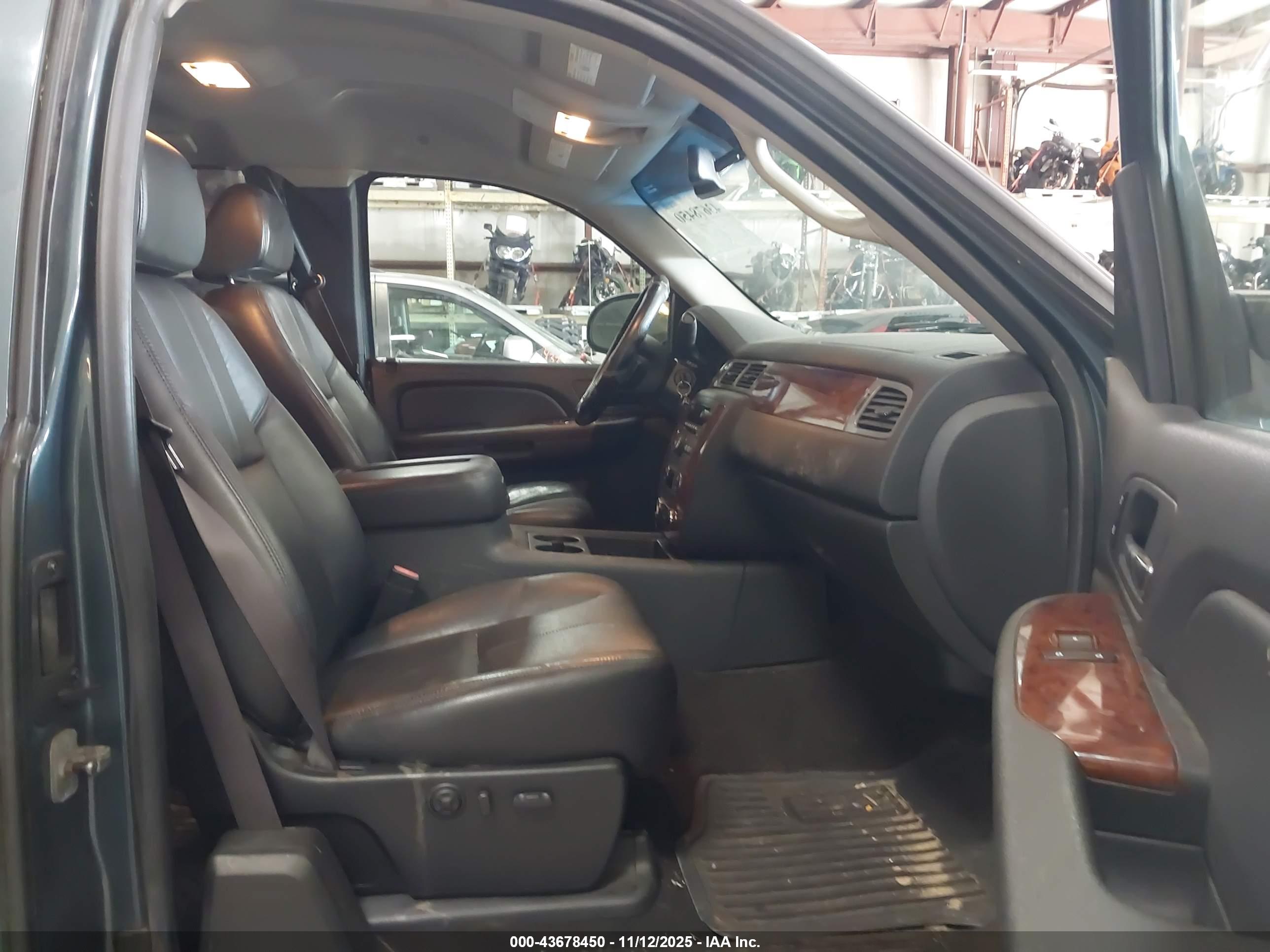 CHEVROLET SILVERADO image 5