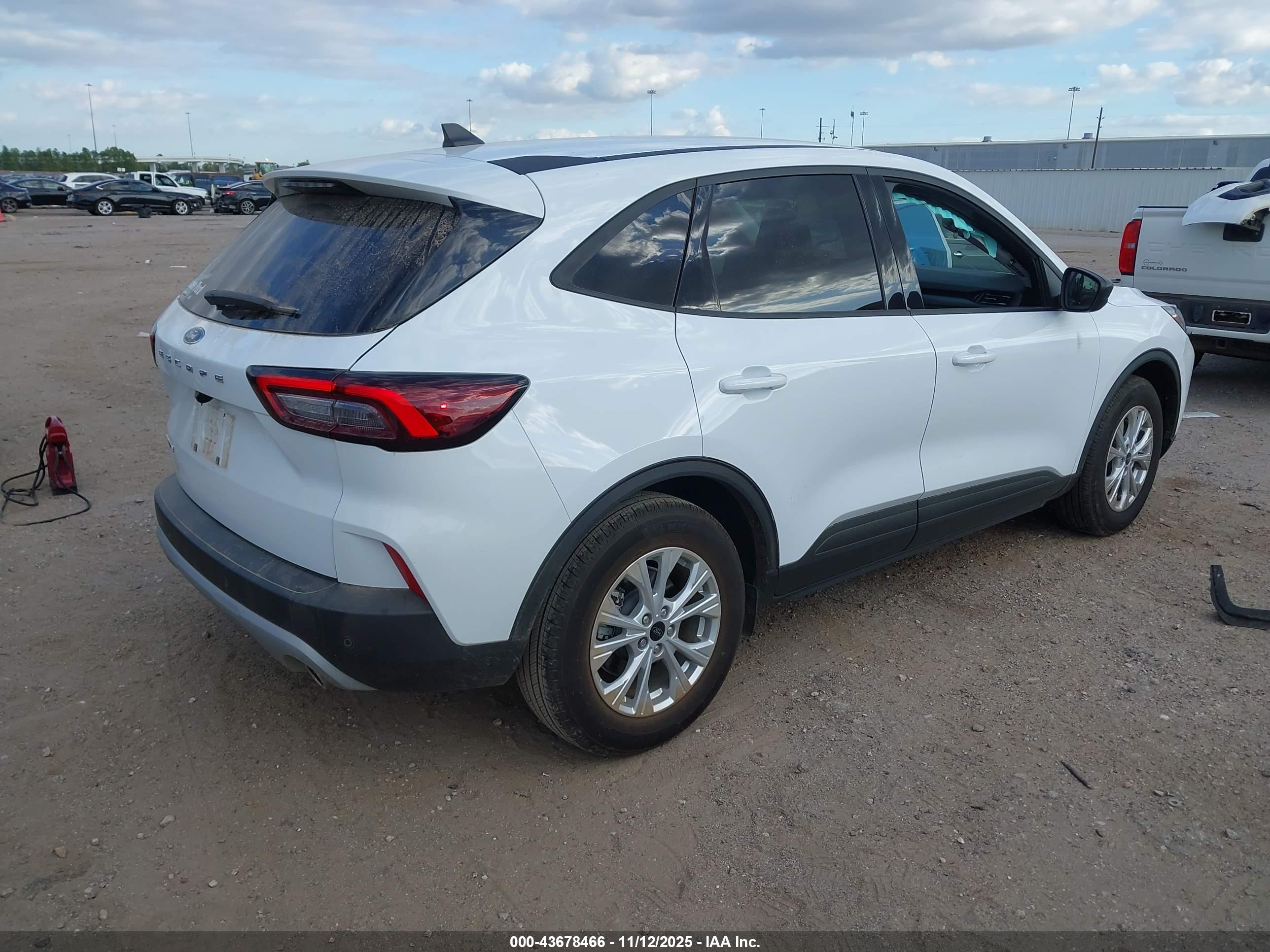 FORD ESCAPE image 4