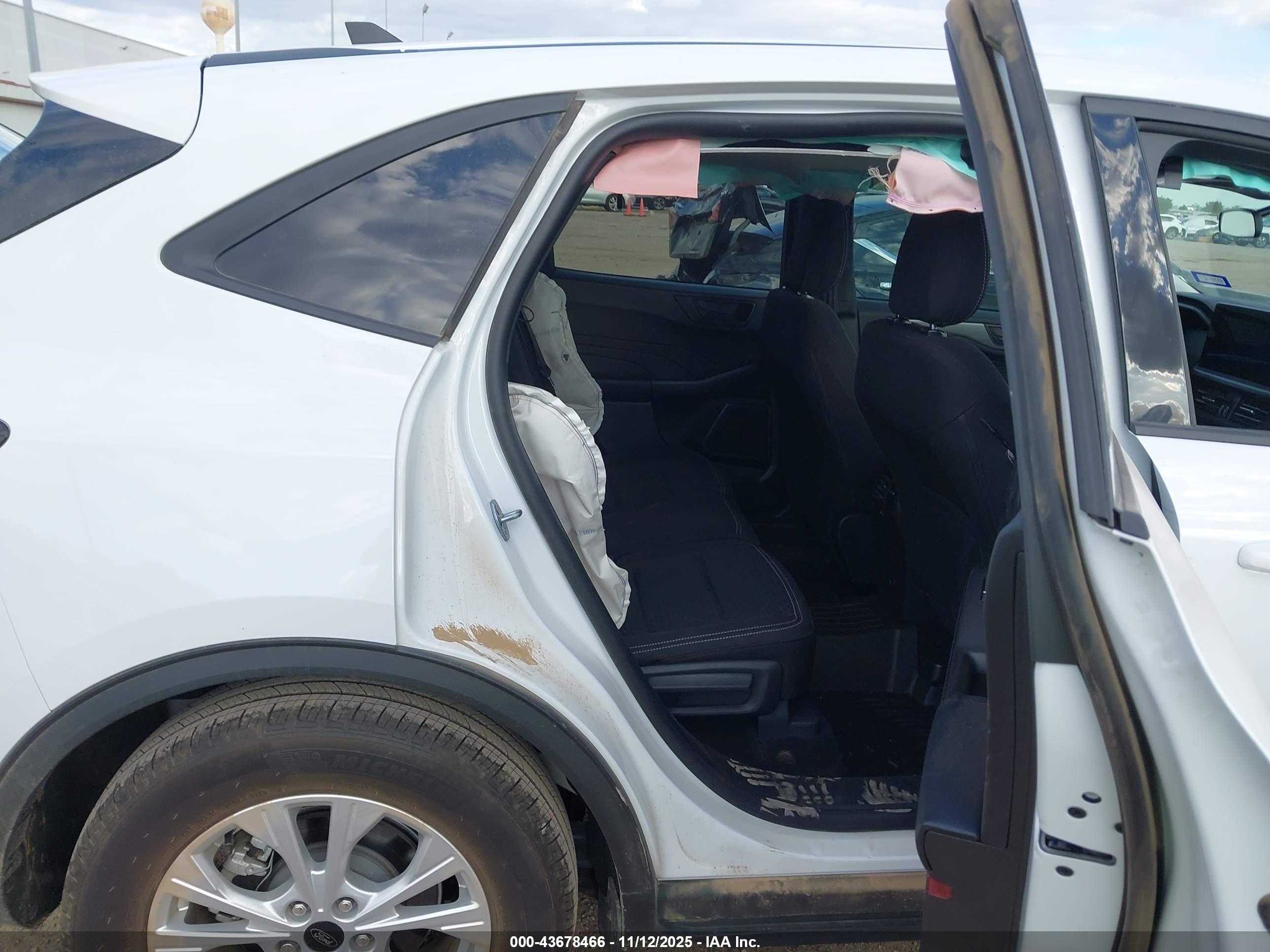 FORD ESCAPE image 8
