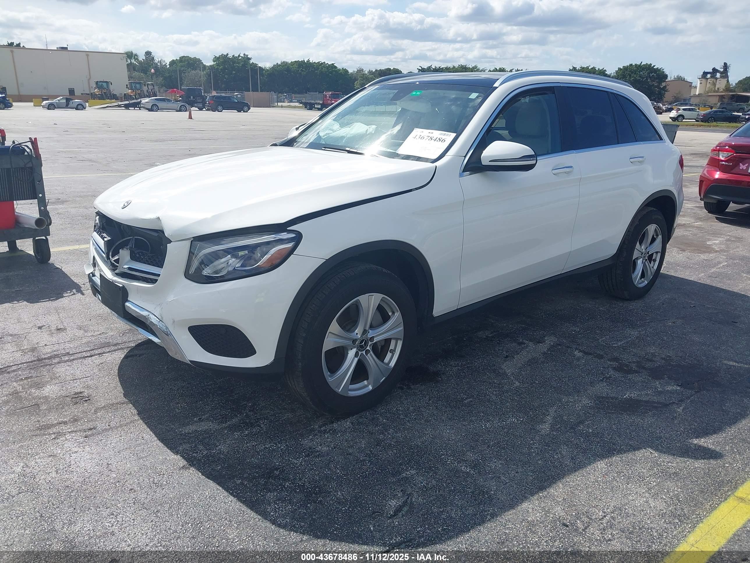 MERCEDES-BENZ GLC image 2