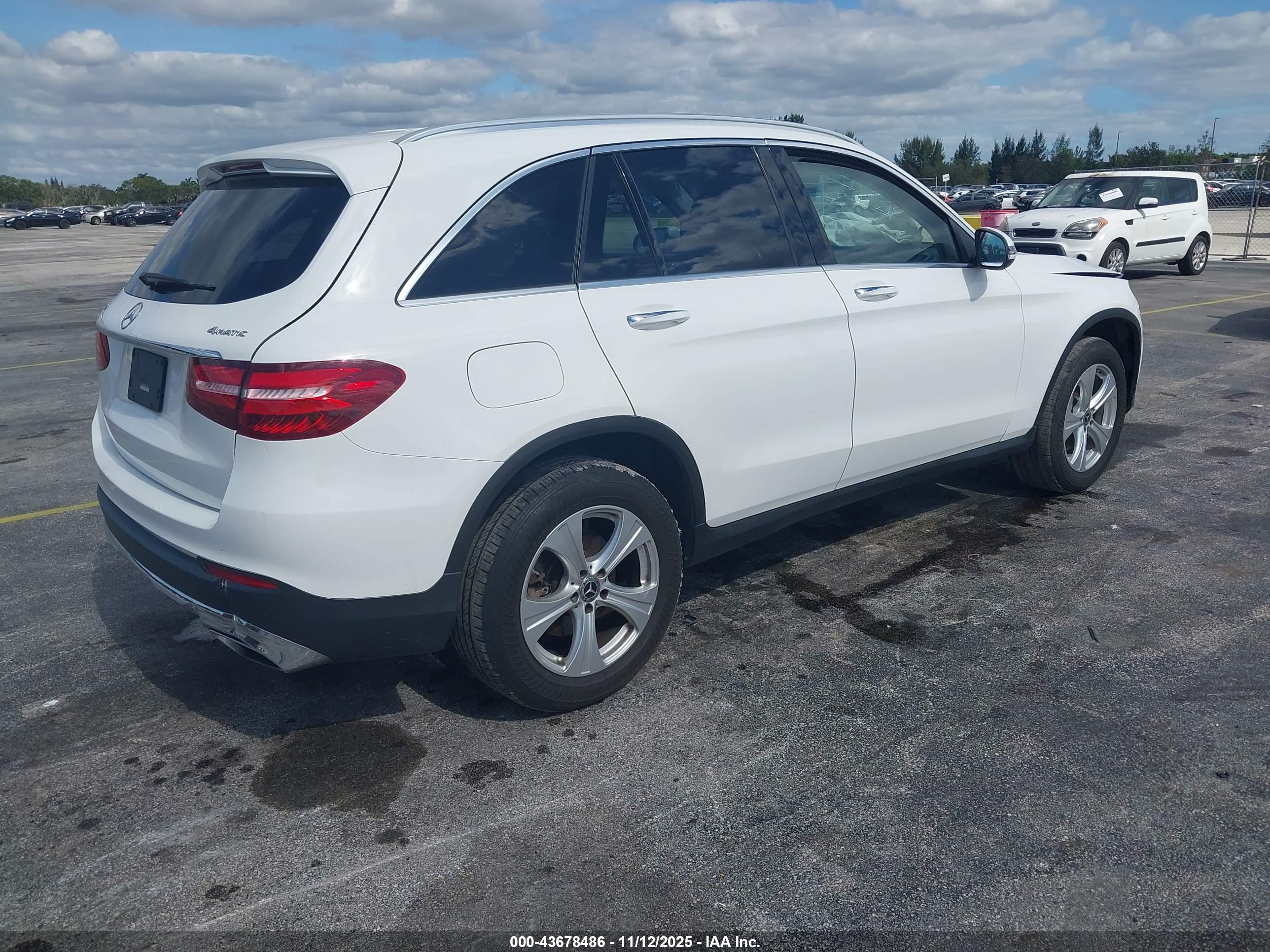MERCEDES-BENZ GLC image 4