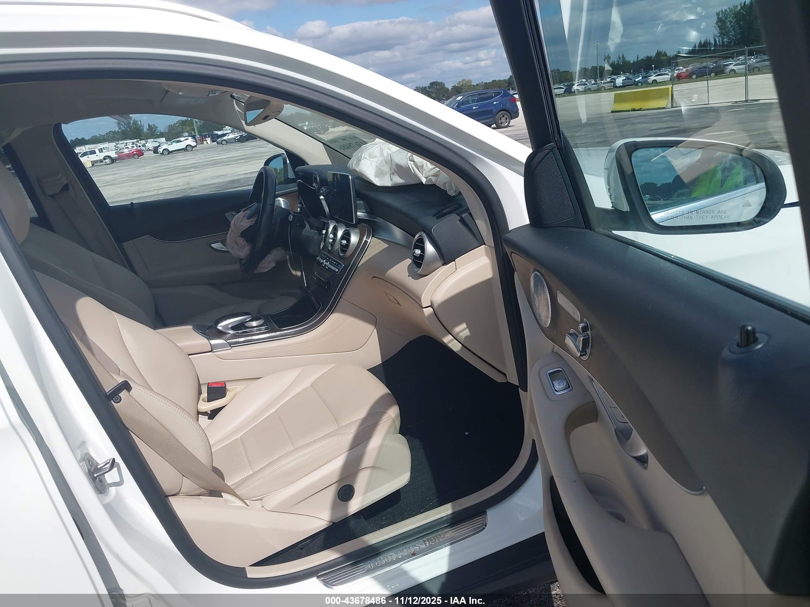 MERCEDES-BENZ GLC image 5