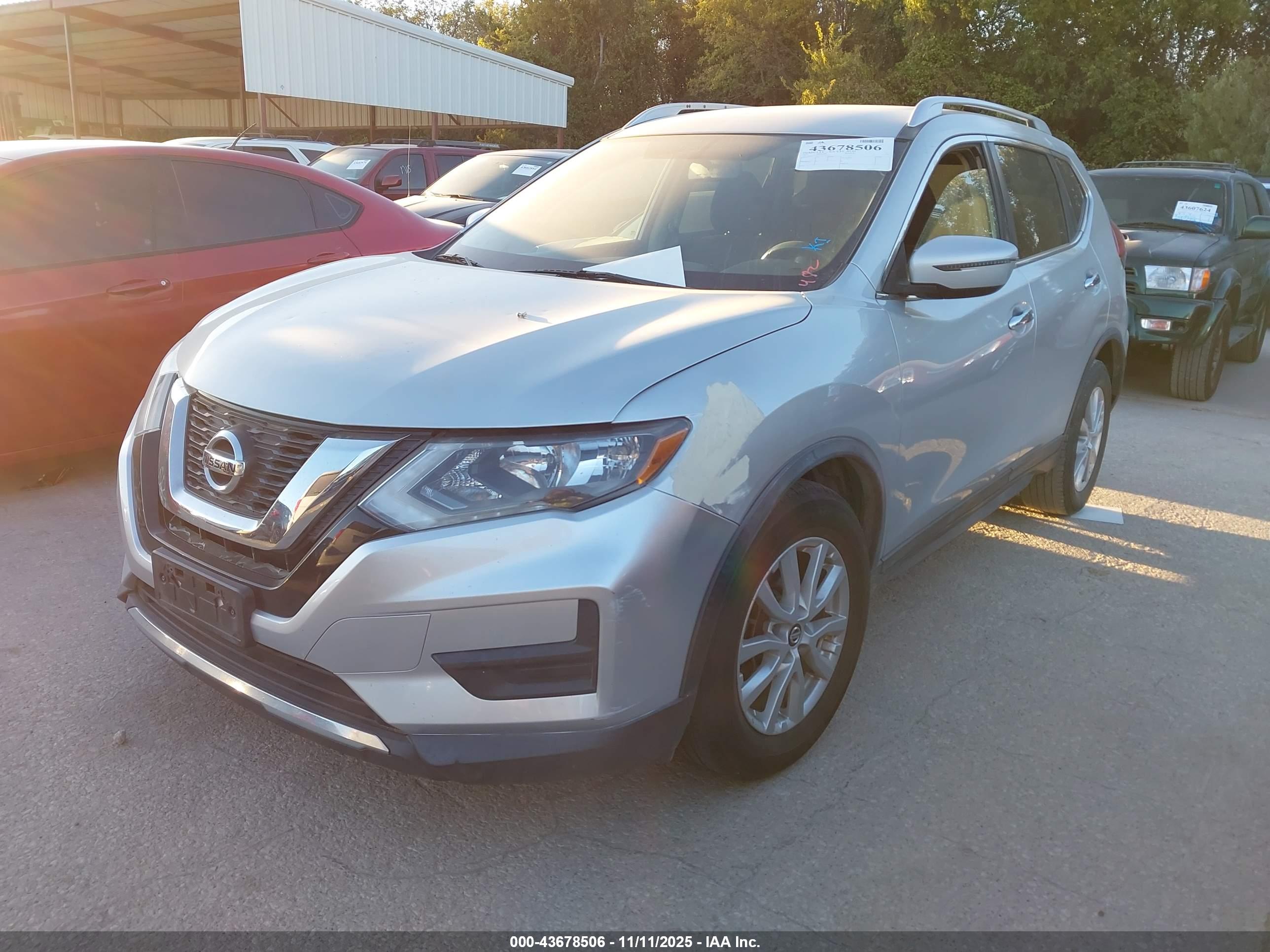 NISSAN ROGUE image 2