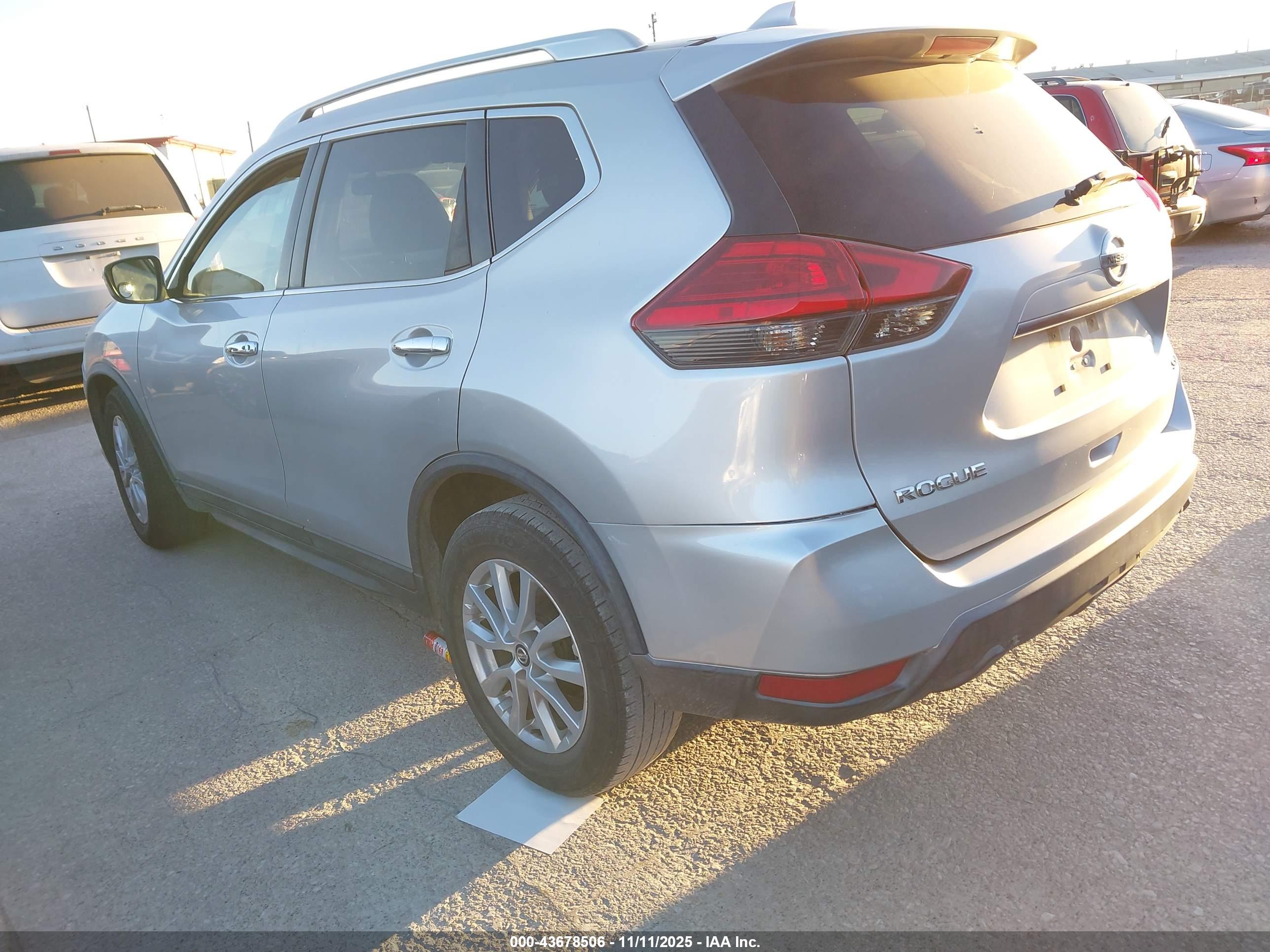 NISSAN ROGUE image 3