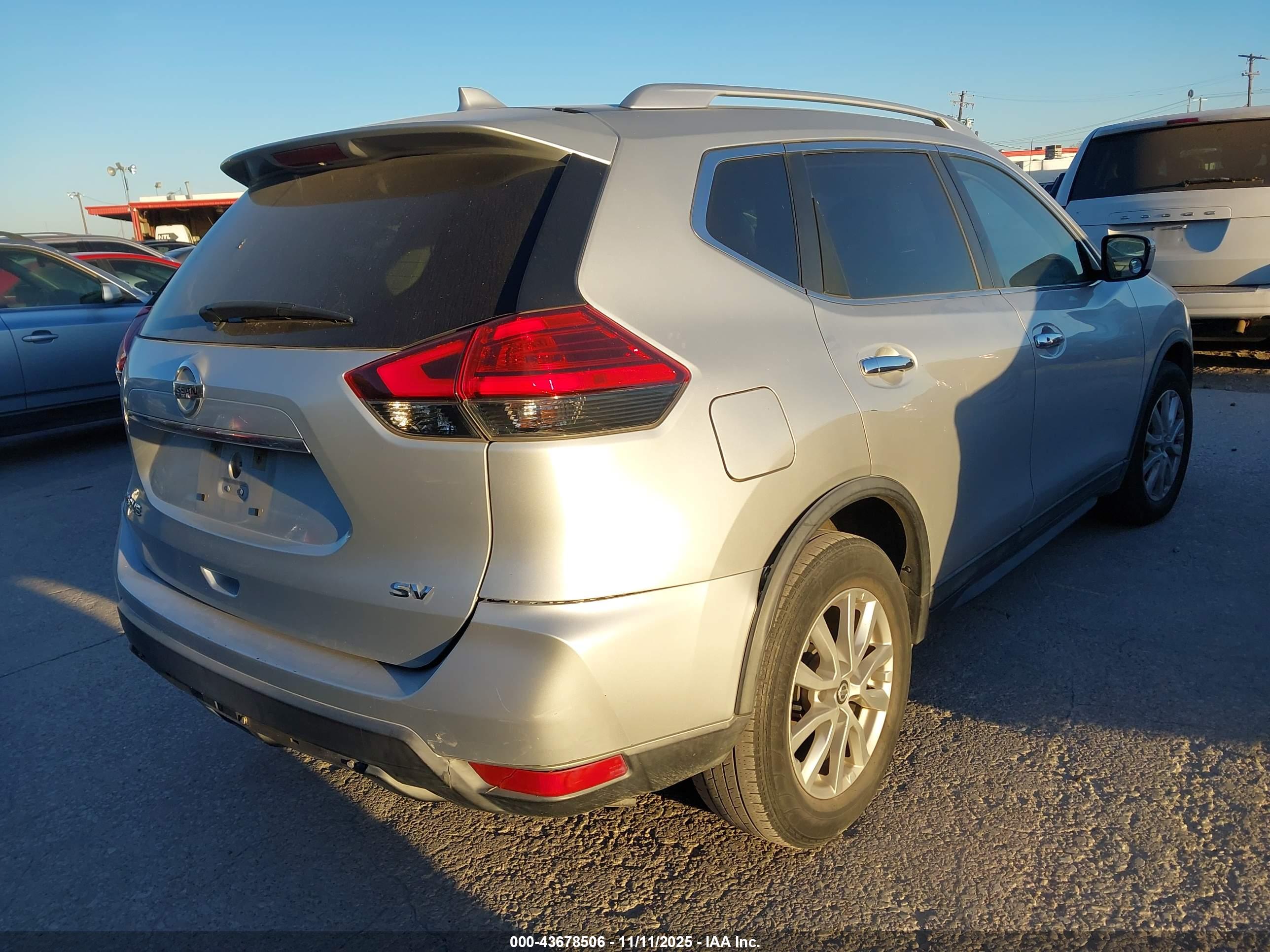 NISSAN ROGUE image 4