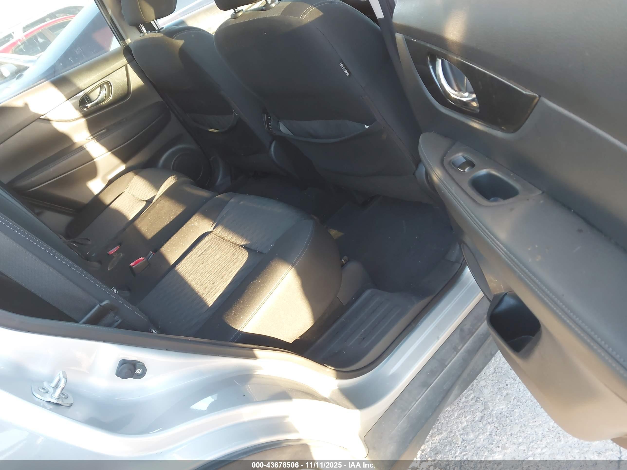 NISSAN ROGUE image 8