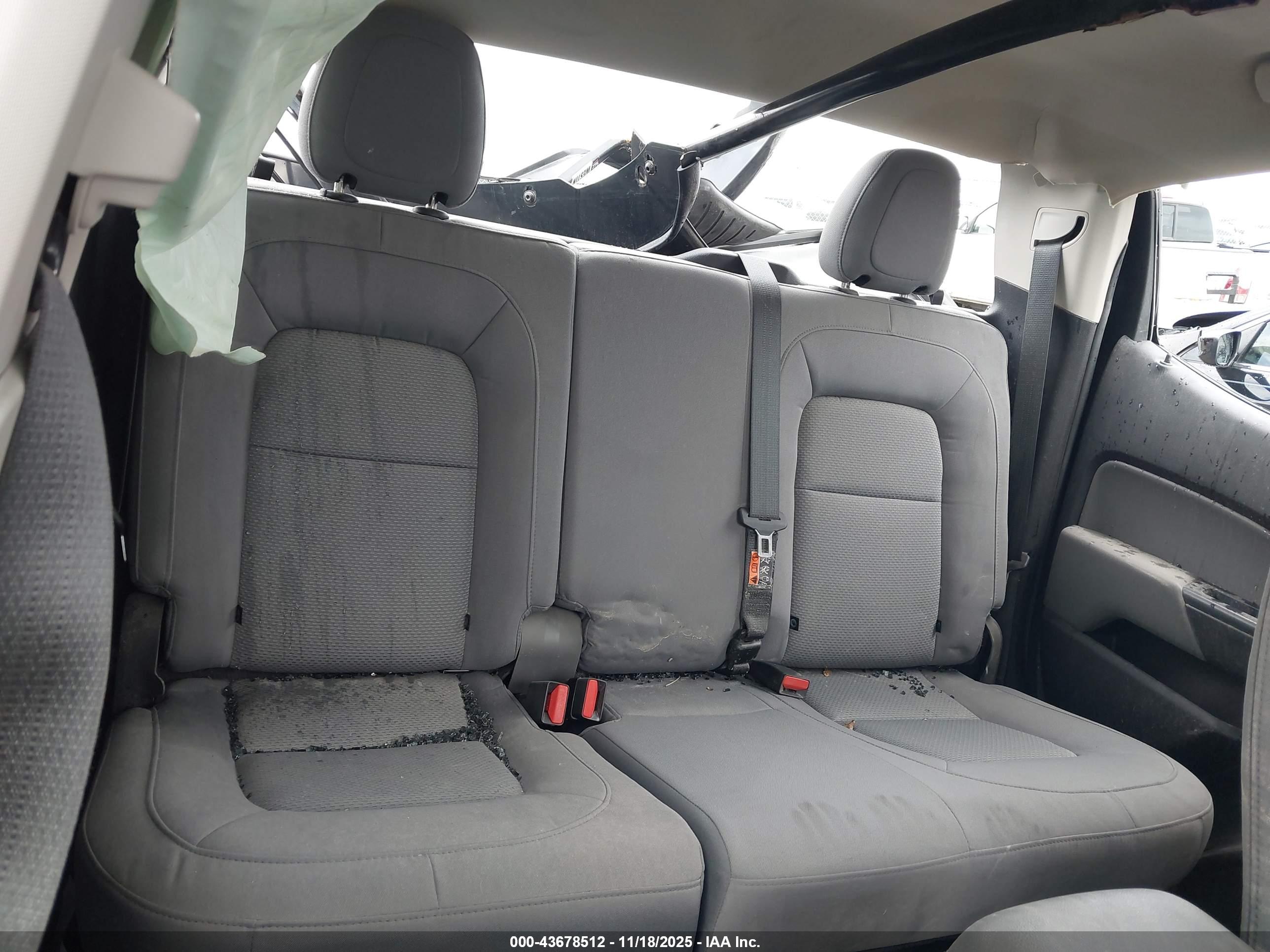 CHEVROLET COLORADO image 8
