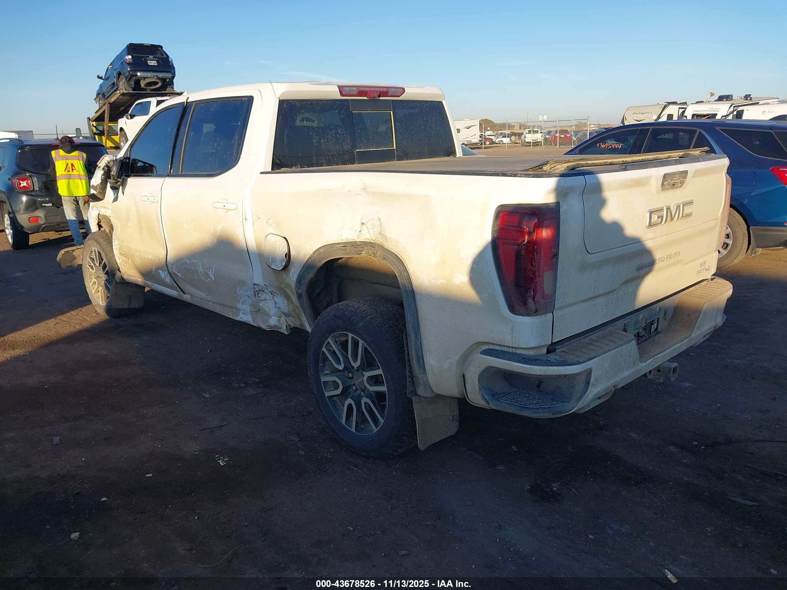 GMC SIERRA image 3