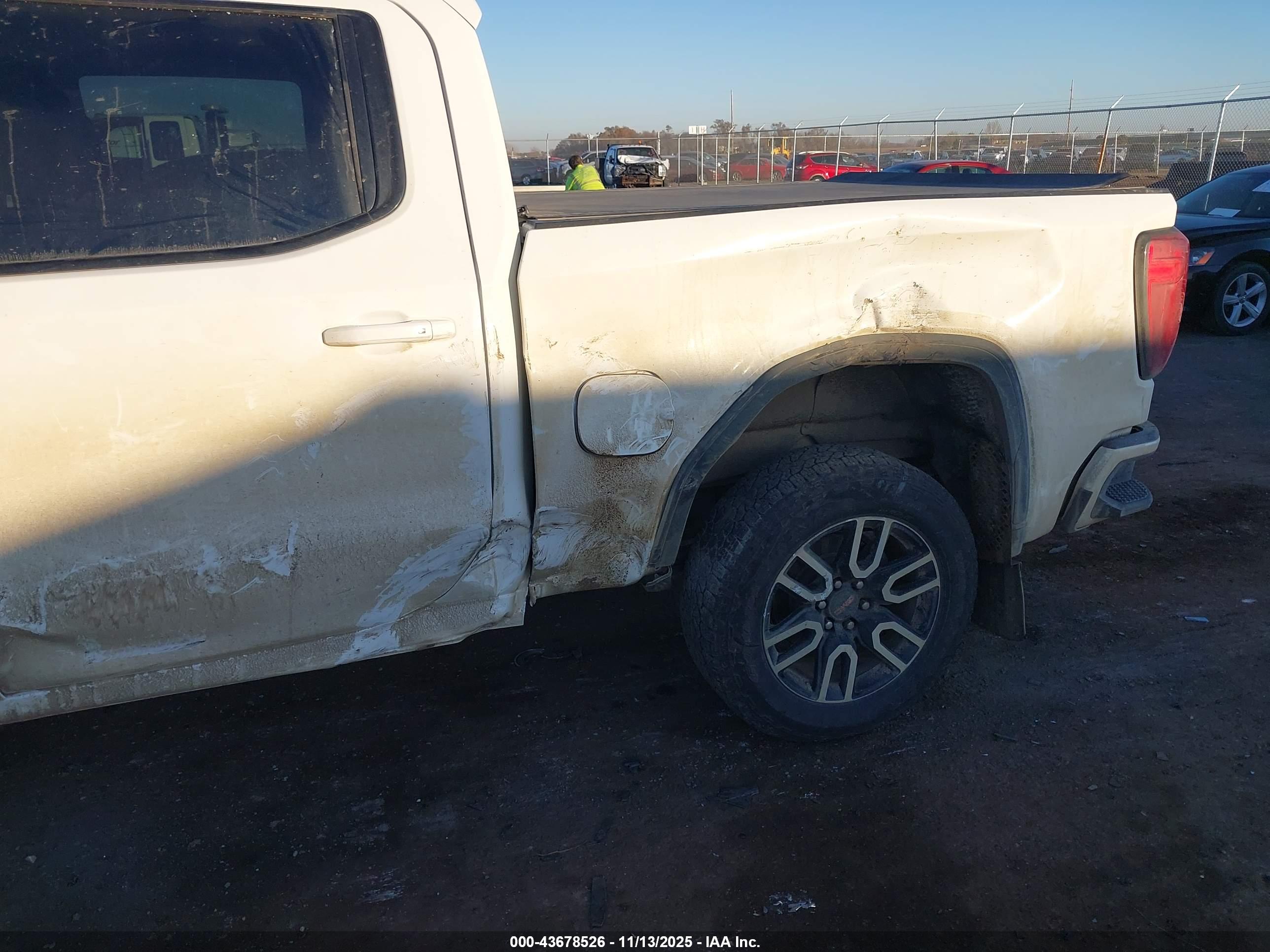 GMC SIERRA image 6