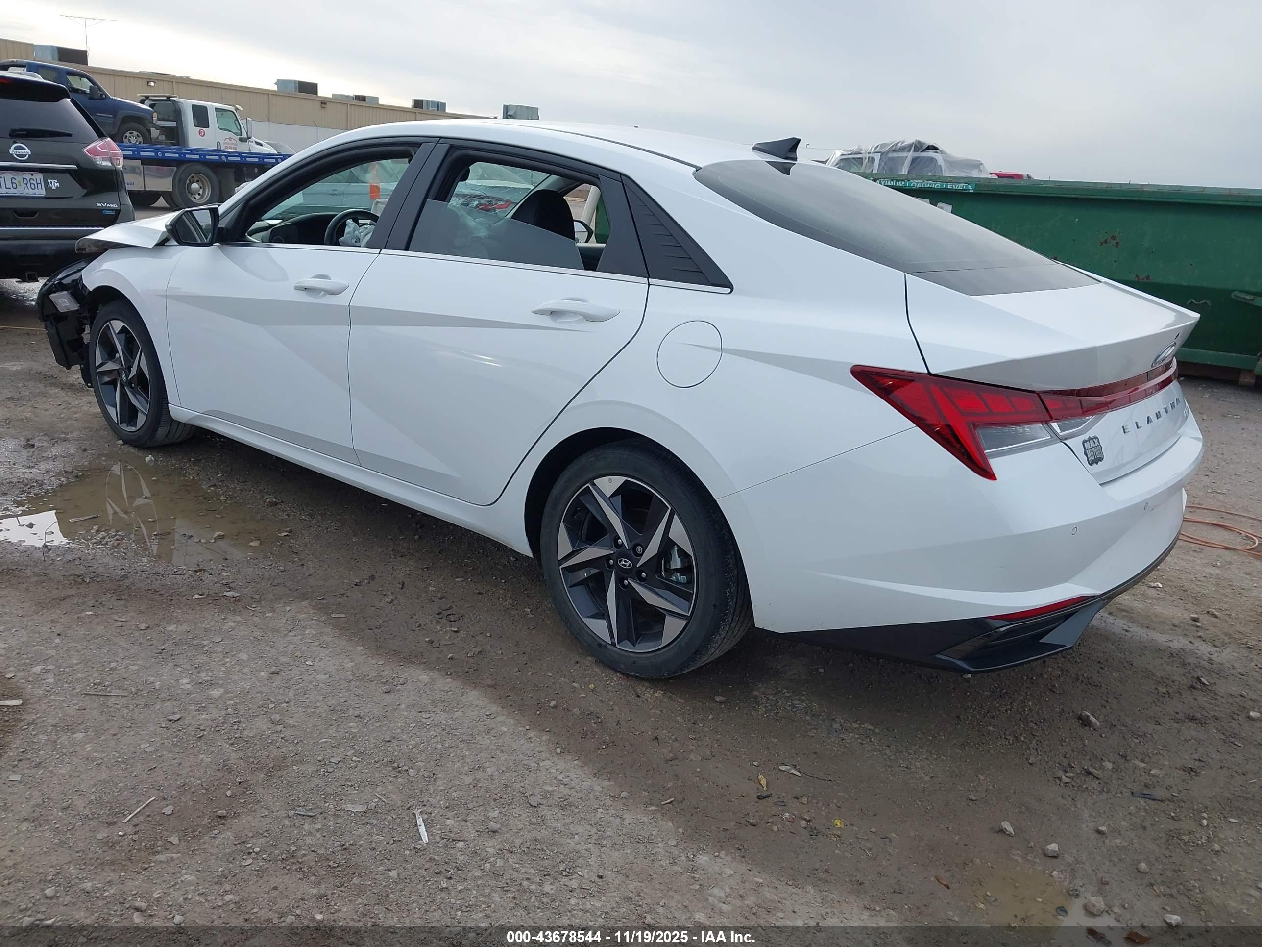 HYUNDAI ELANTRA image 3