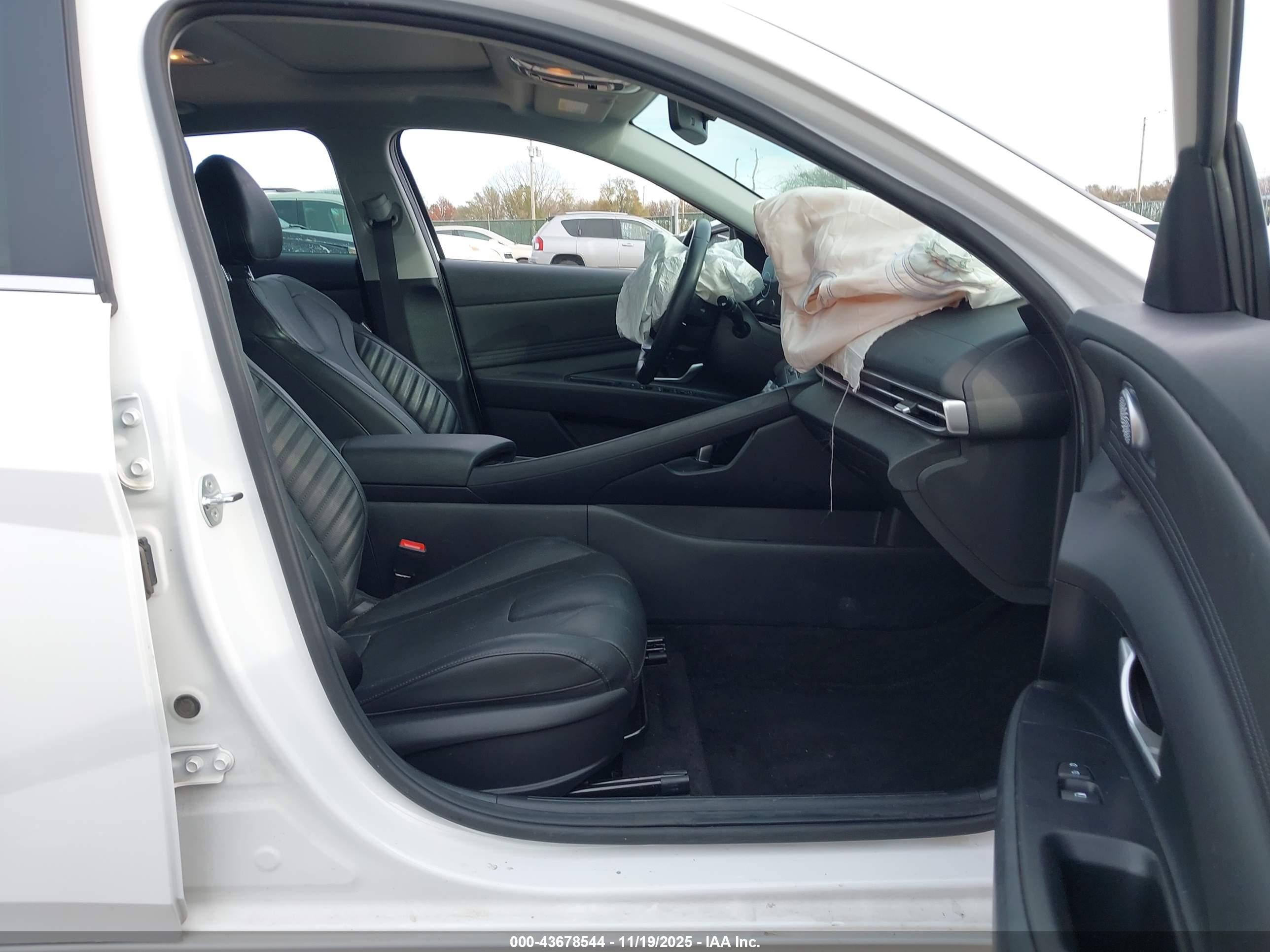 HYUNDAI ELANTRA image 5