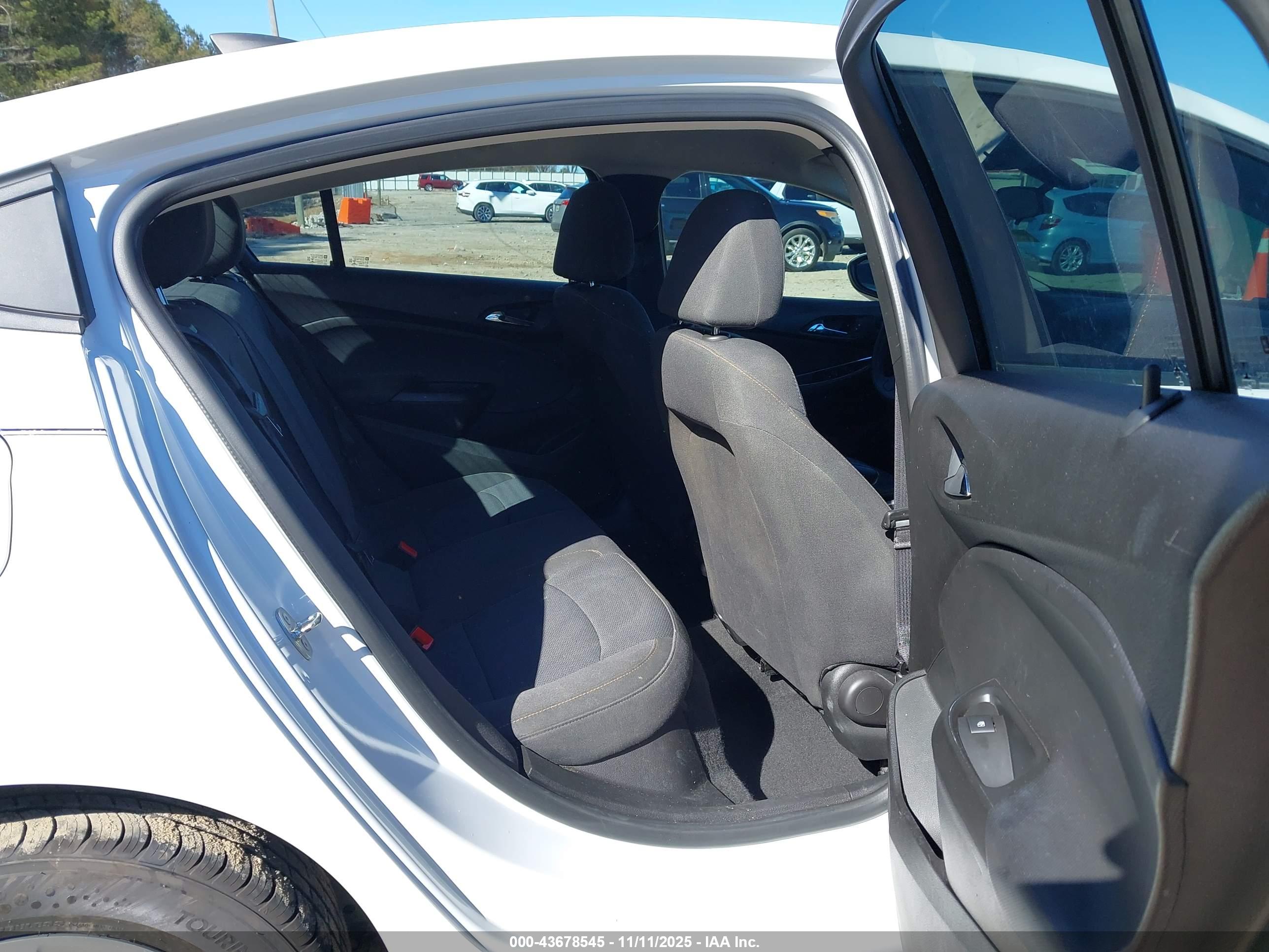 CHEVROLET CRUZE image 8