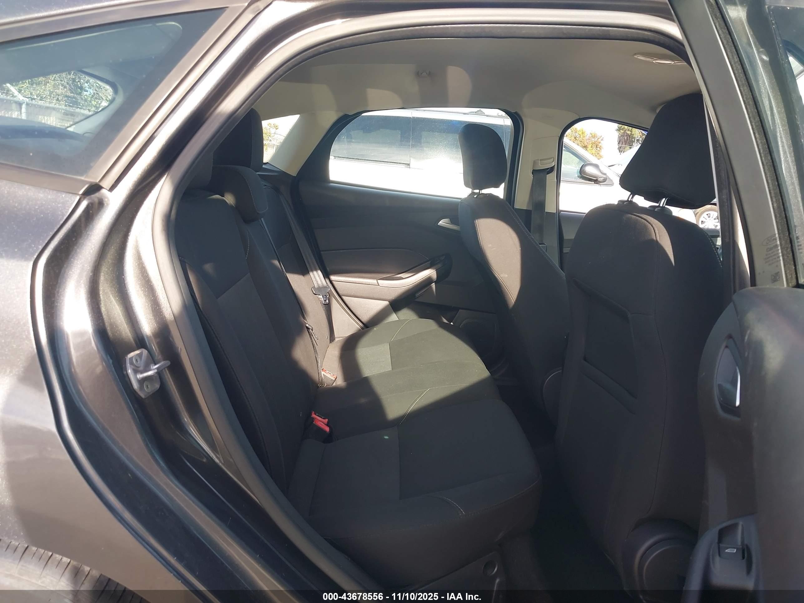FORD FOCUS image 8