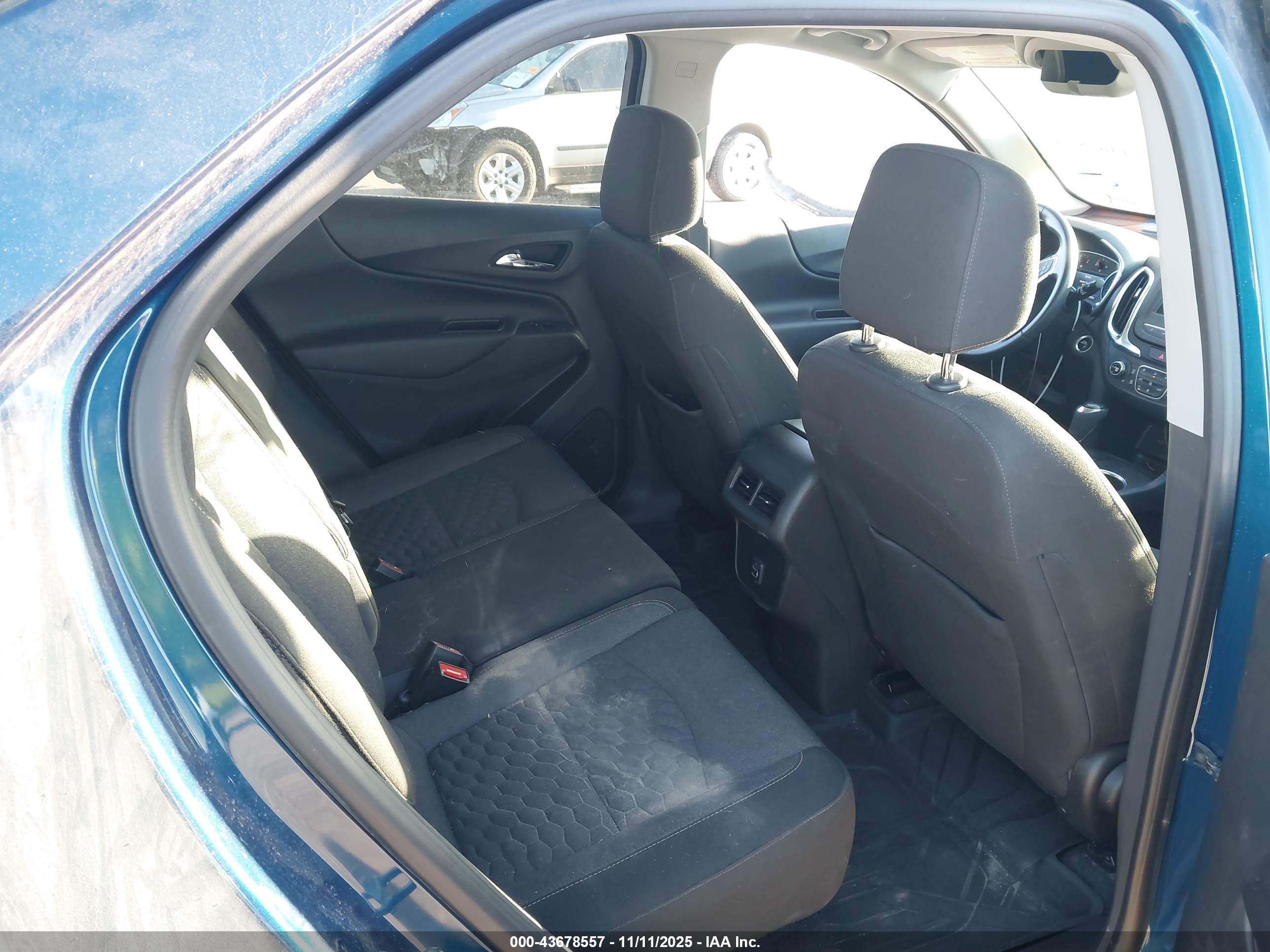 CHEVROLET EQUINOX image 8