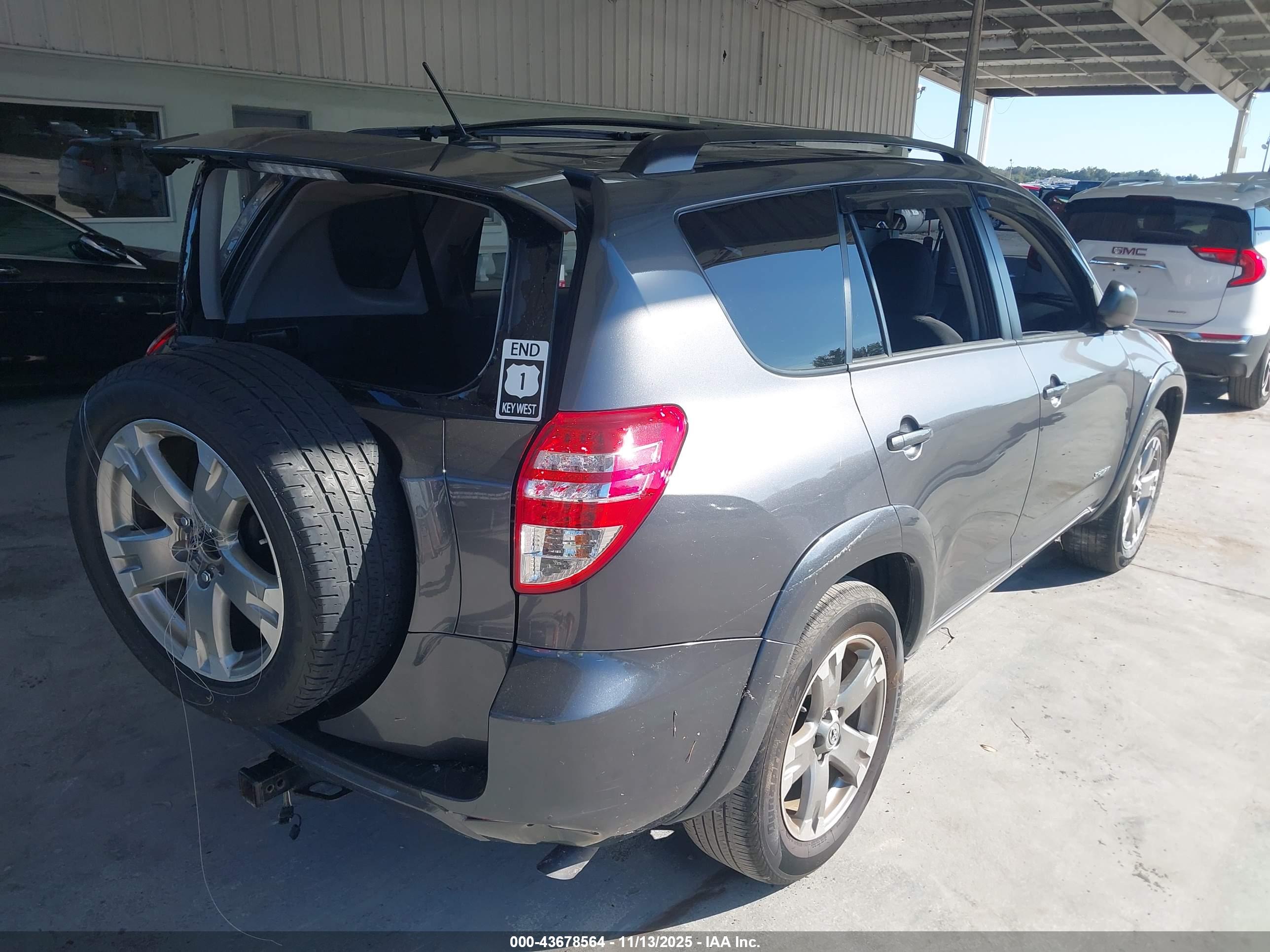 TOYOTA RAV4 image 4