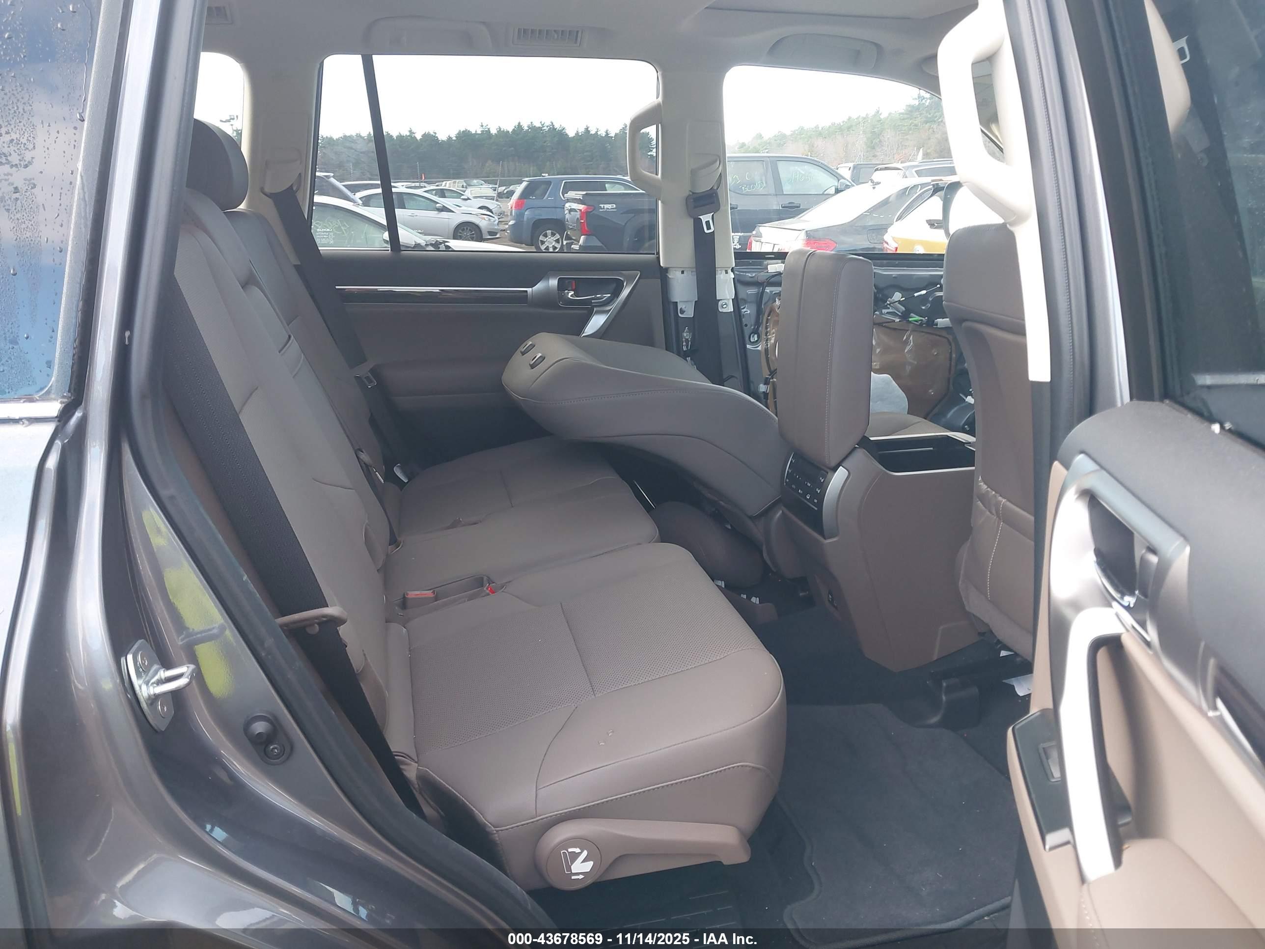 LEXUS GX image 8