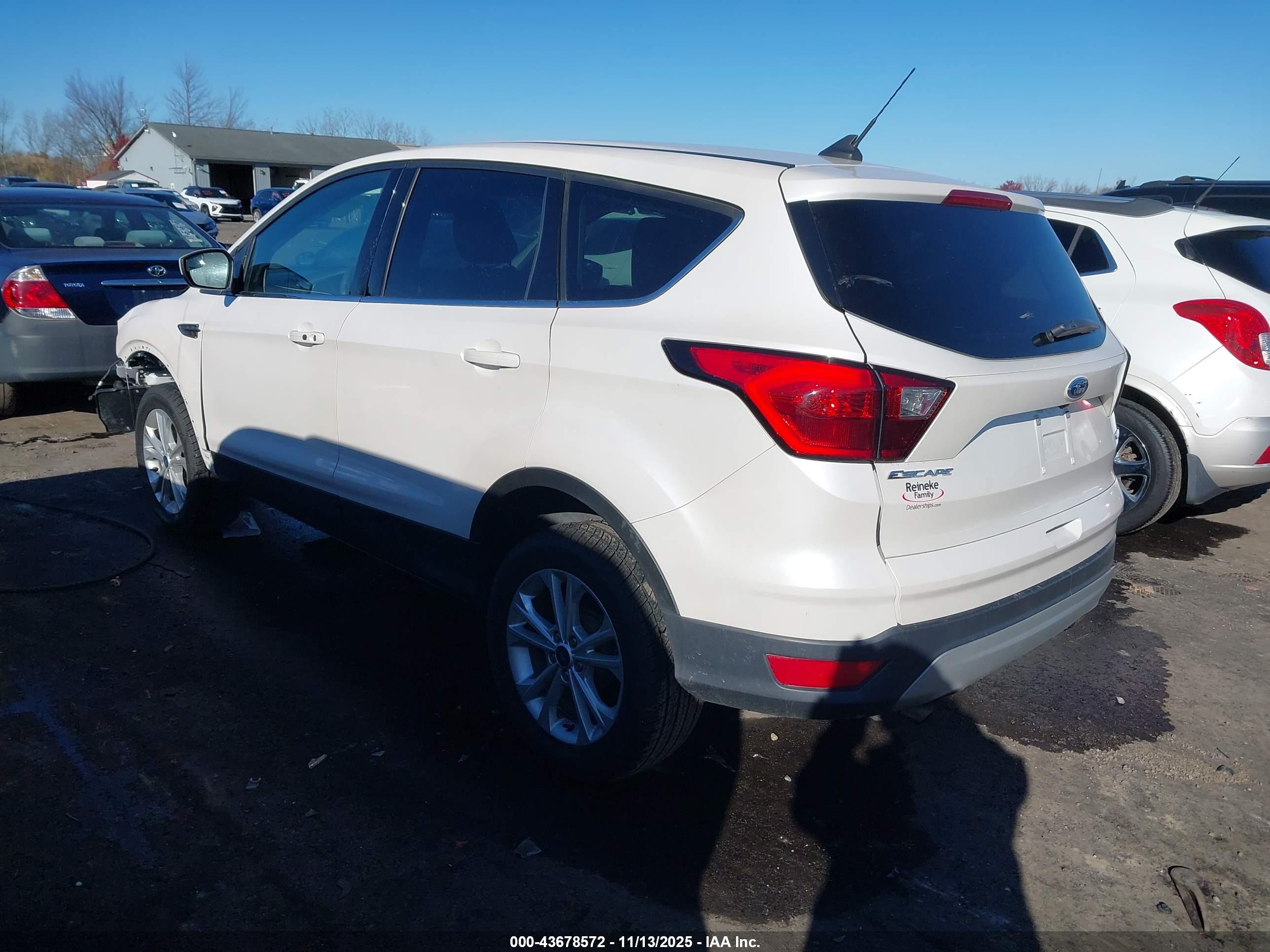 FORD ESCAPE image 3