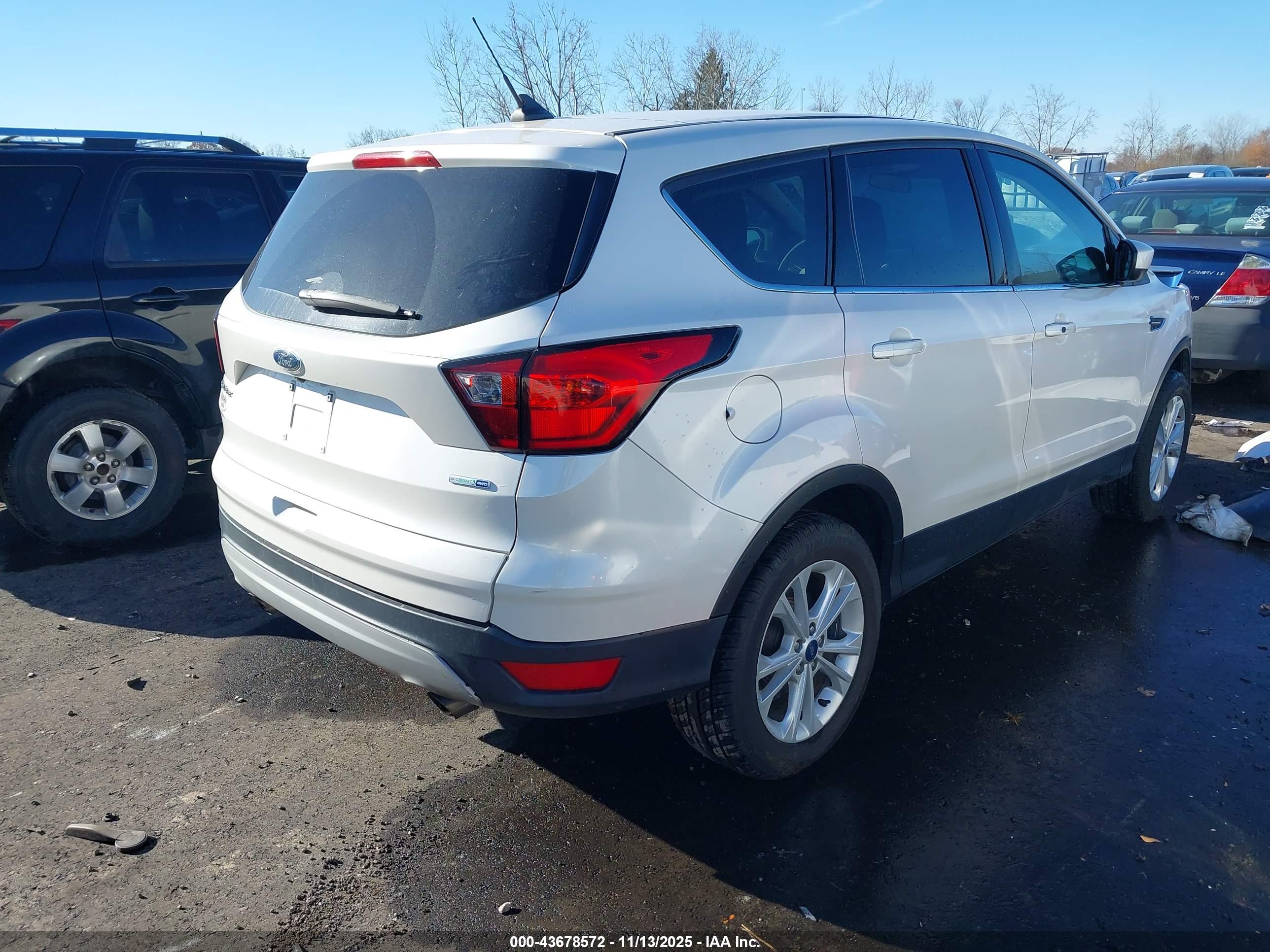 FORD ESCAPE image 4