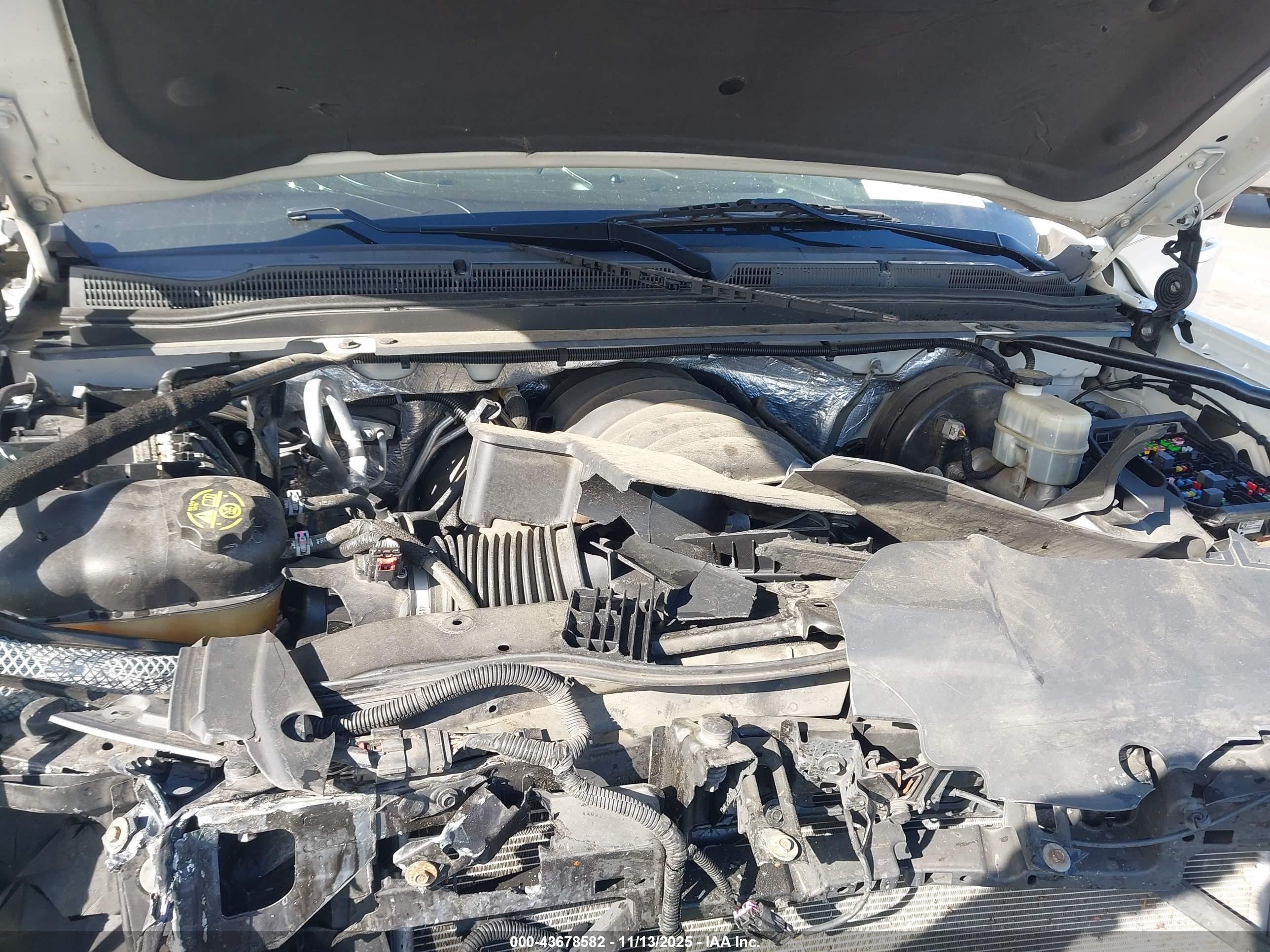 CHEVROLET SUBURBAN image 10