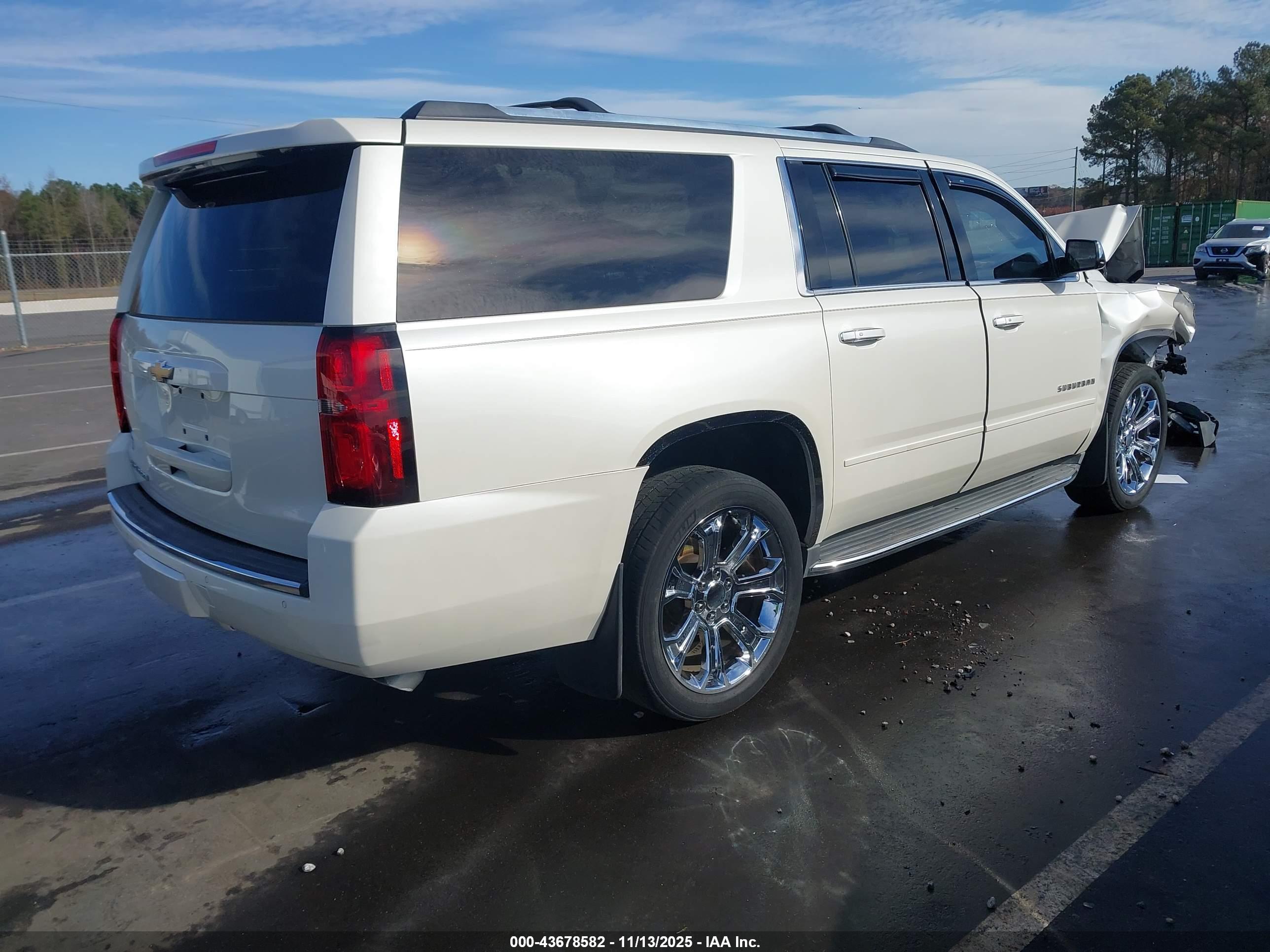 CHEVROLET SUBURBAN image 4