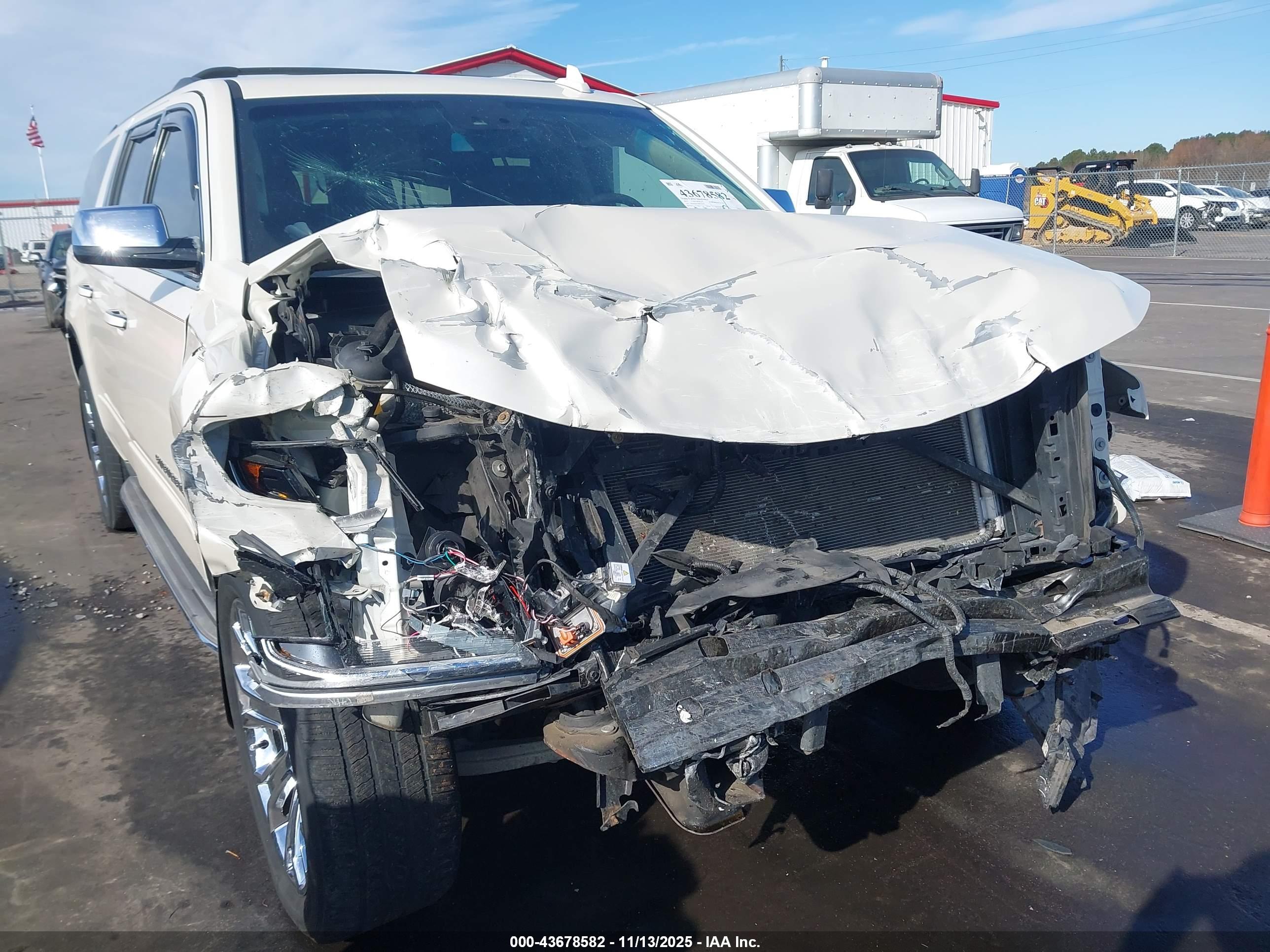 CHEVROLET SUBURBAN image 6