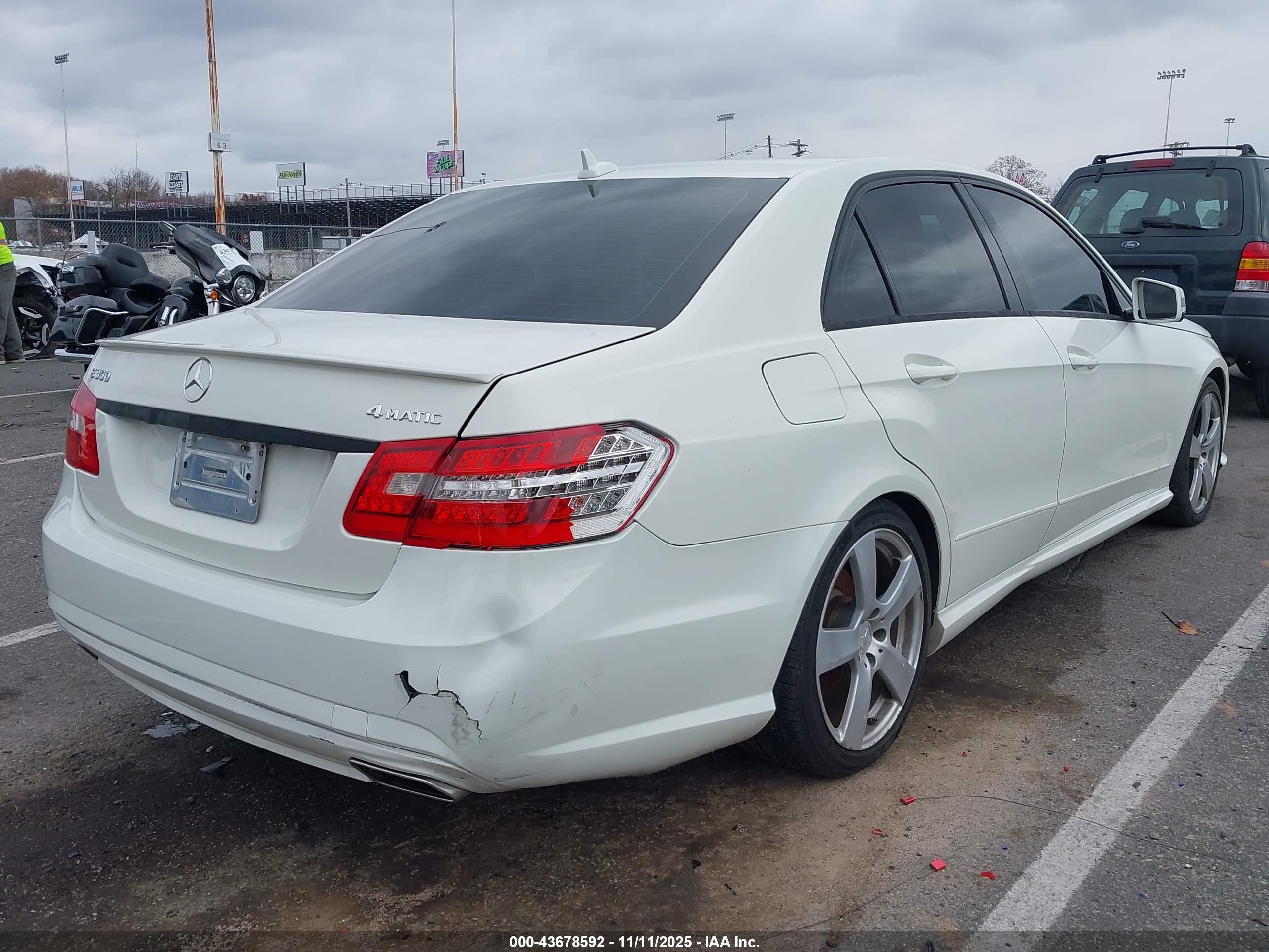 MERCEDES-BENZ E image 4