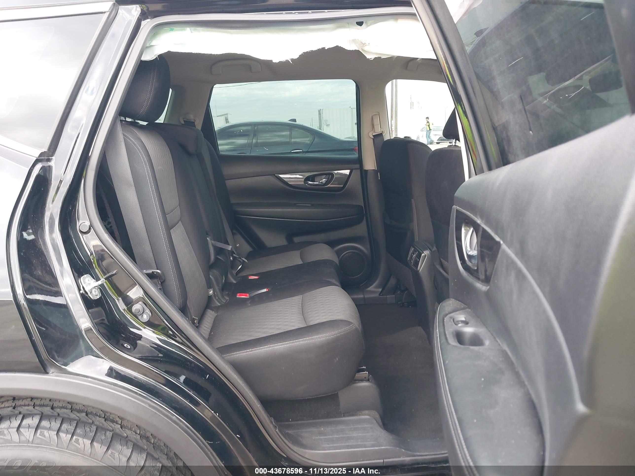 NISSAN ROGUE image 8