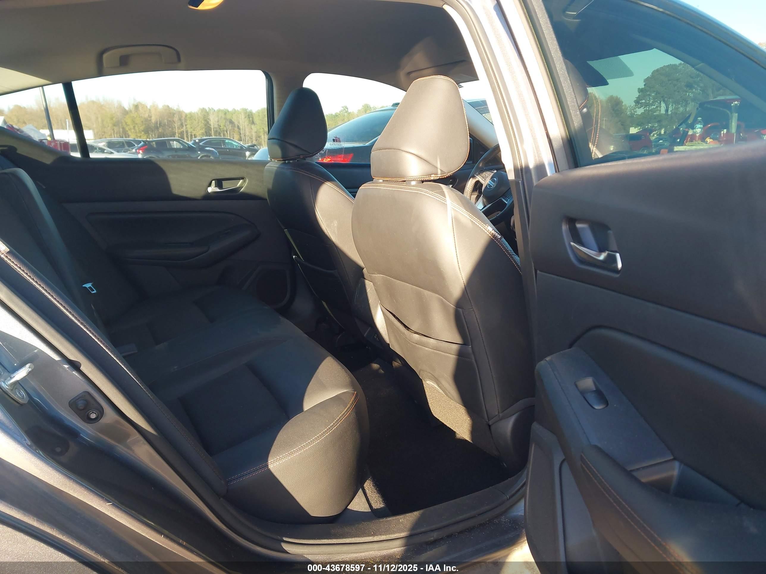 NISSAN ALTIMA image 8