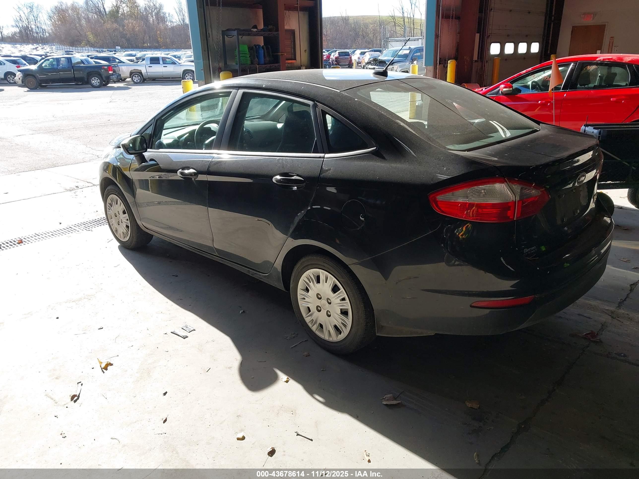 FORD FIESTA image 3