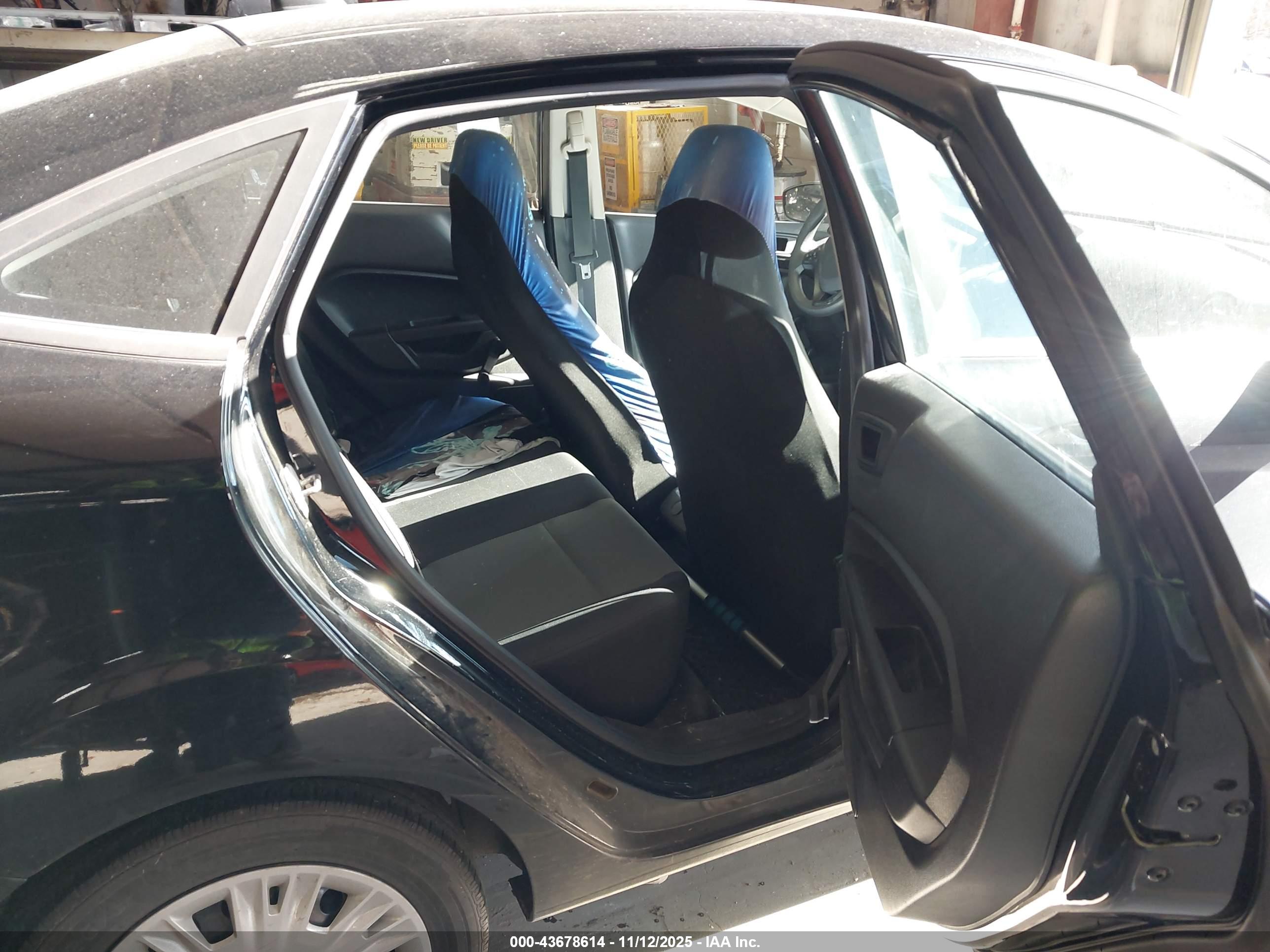 FORD FIESTA image 8
