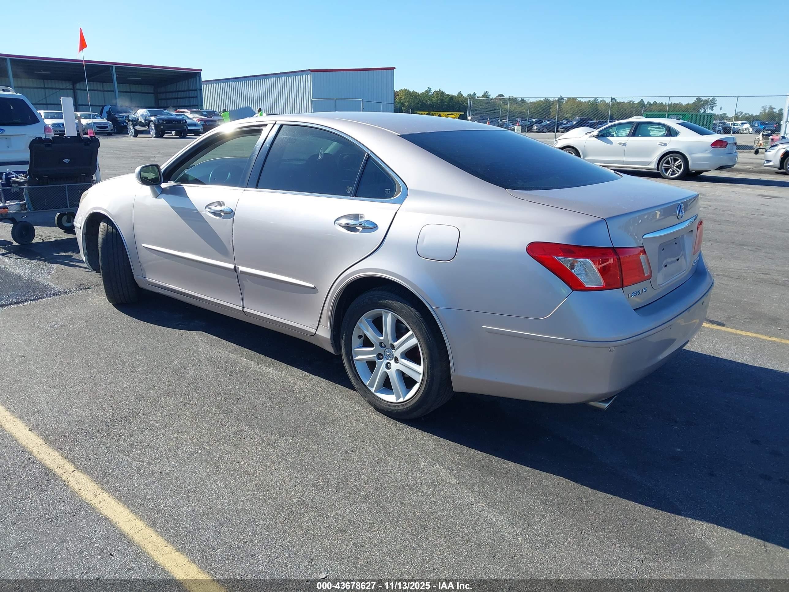 LEXUS ES image 3