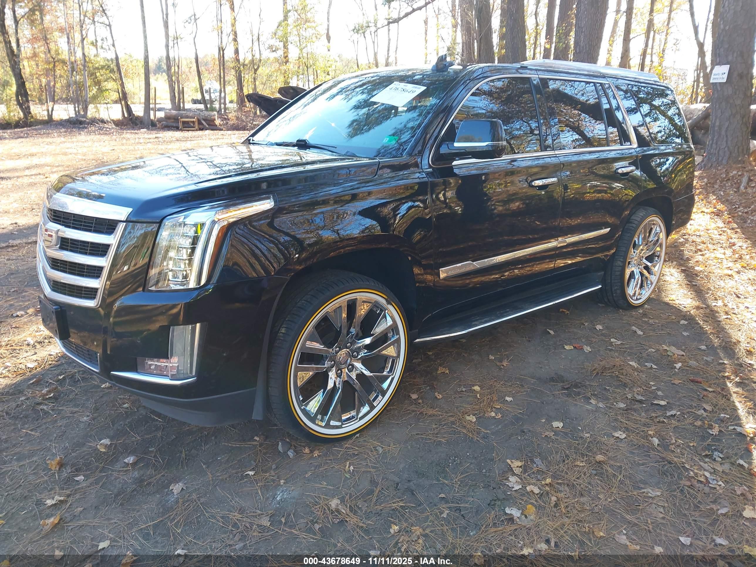 CADILLAC ESCALADE image 2