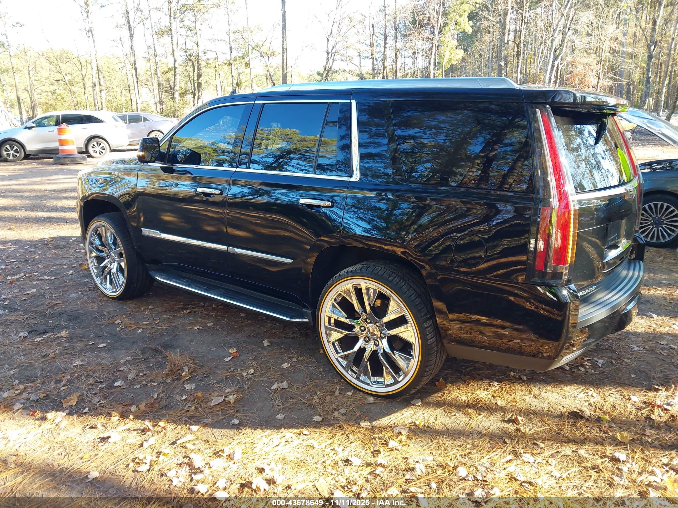 CADILLAC ESCALADE image 3