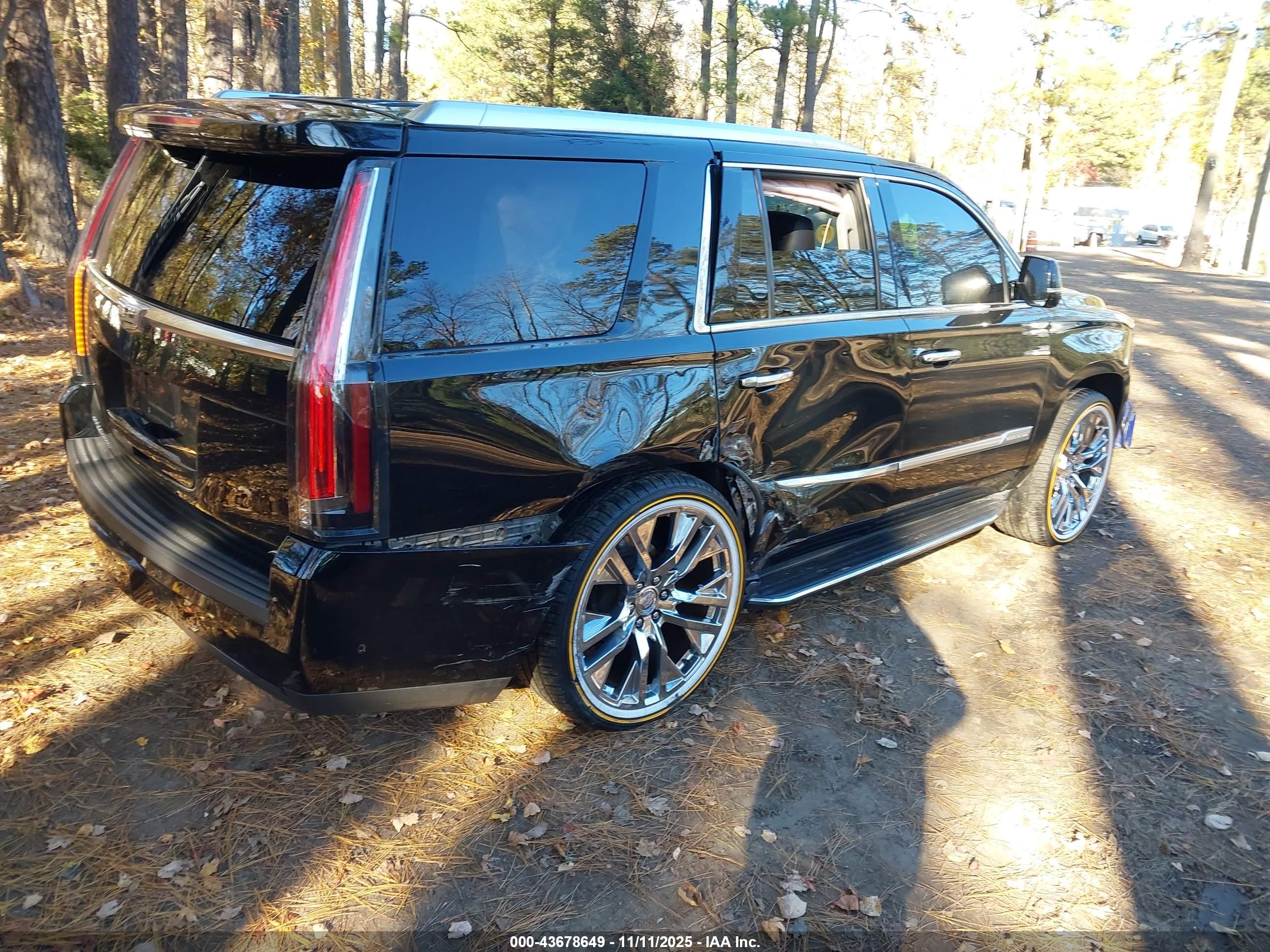 CADILLAC ESCALADE image 4