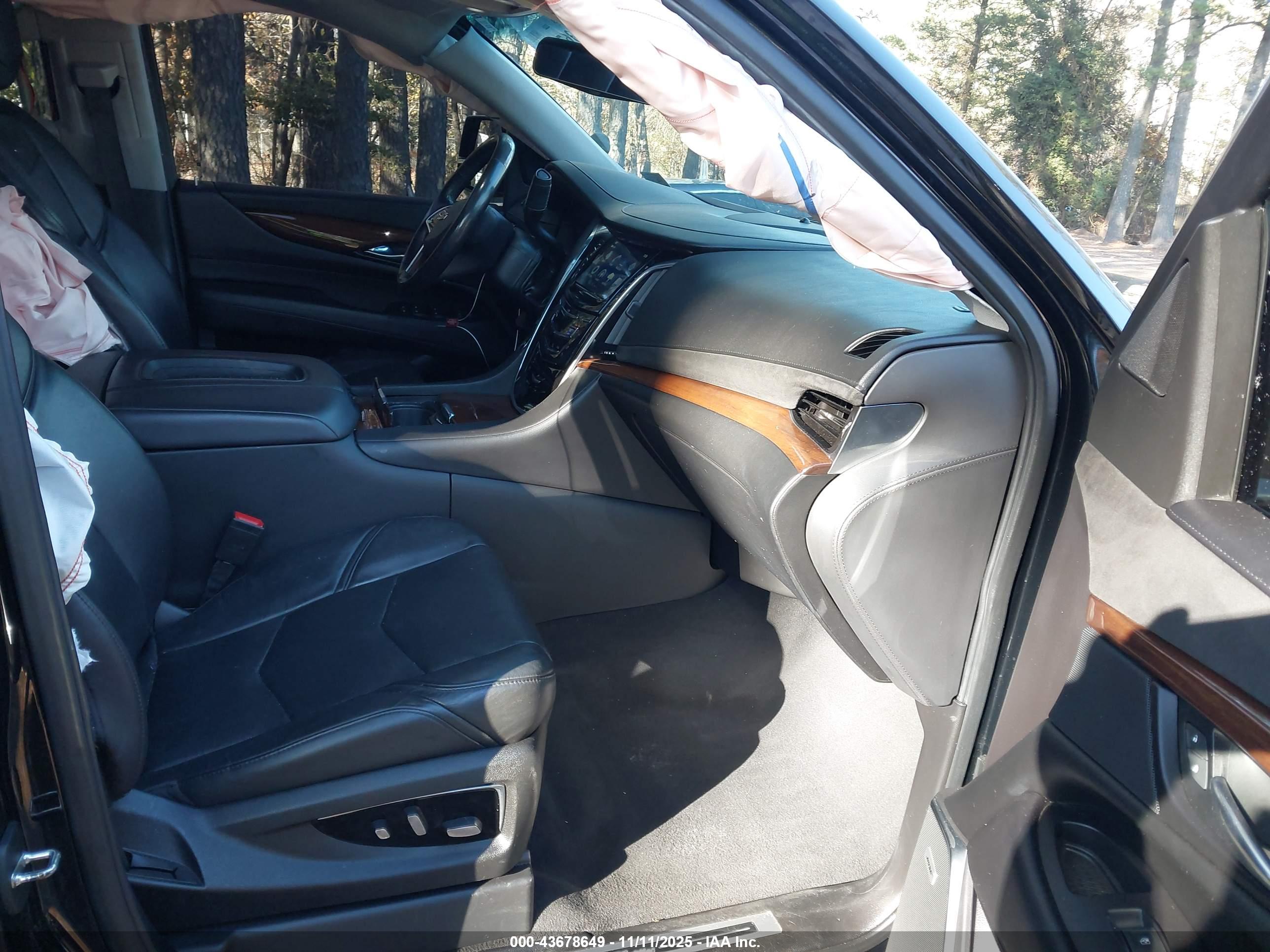 CADILLAC ESCALADE image 5
