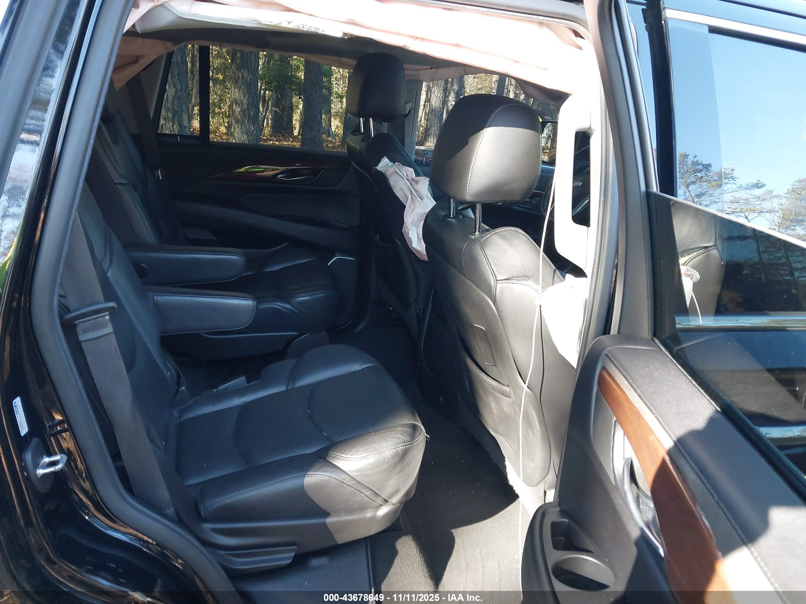 CADILLAC ESCALADE image 8