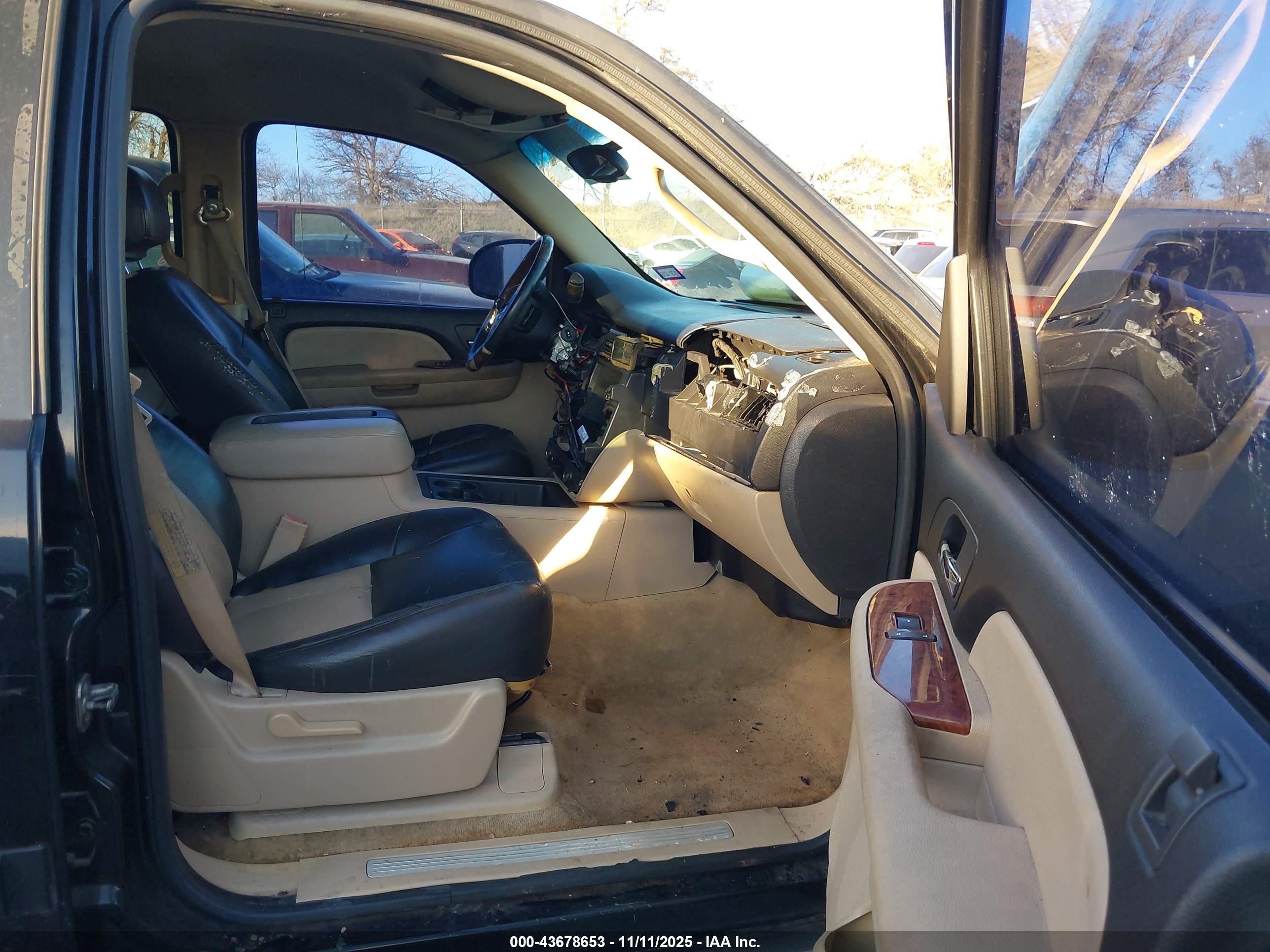 CHEVROLET TAHOE image 5