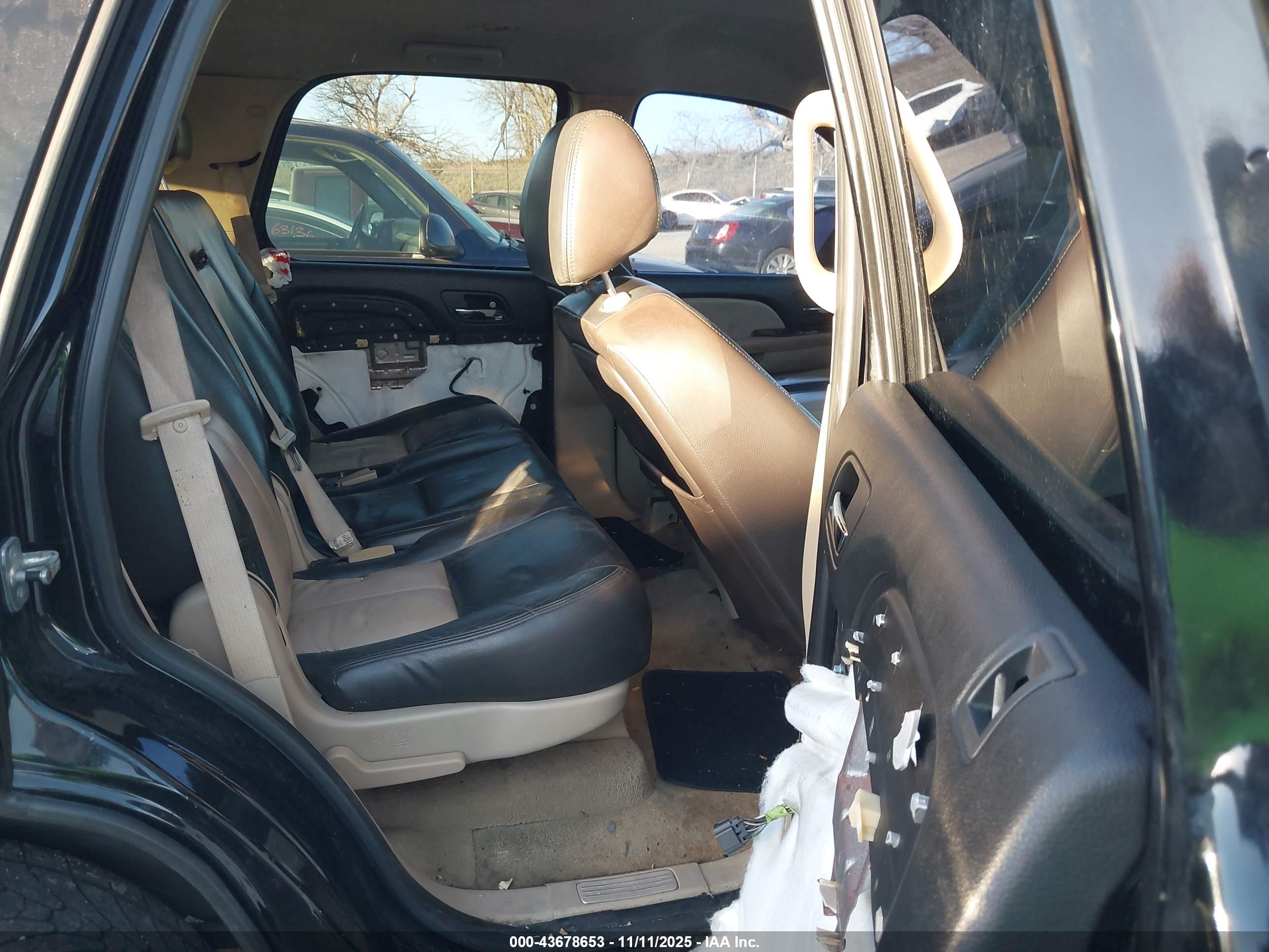 CHEVROLET TAHOE image 8