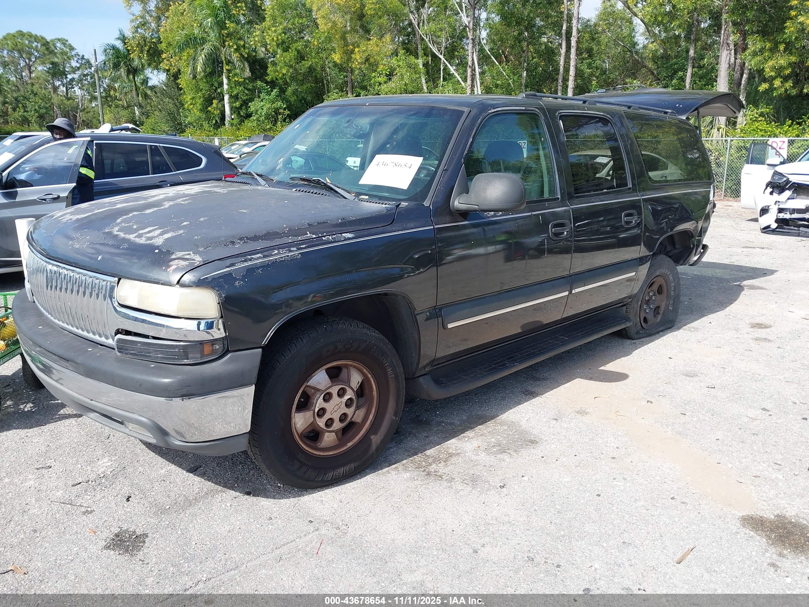 CHEVROLET SUBURBAN image 2