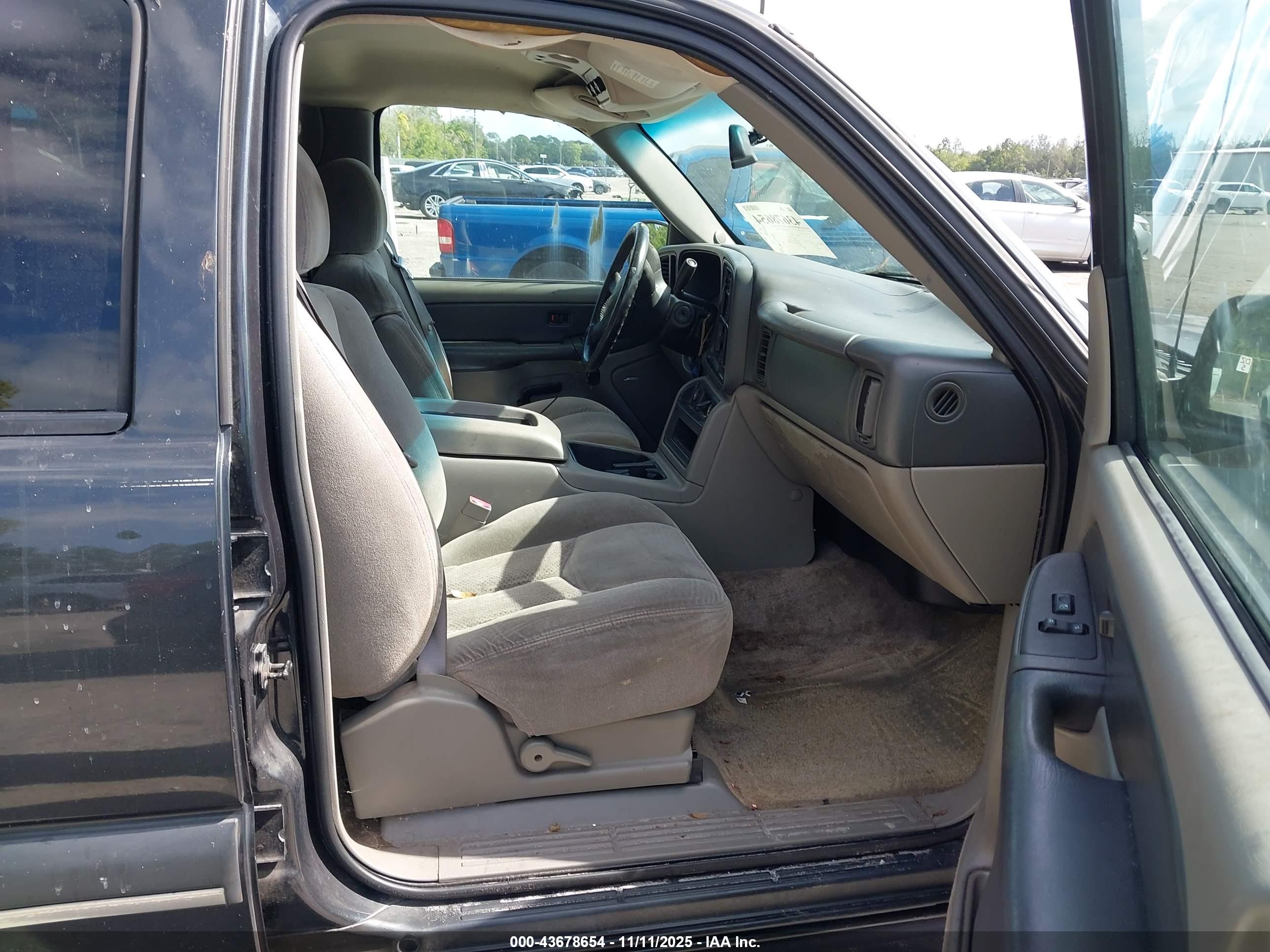 CHEVROLET SUBURBAN image 5