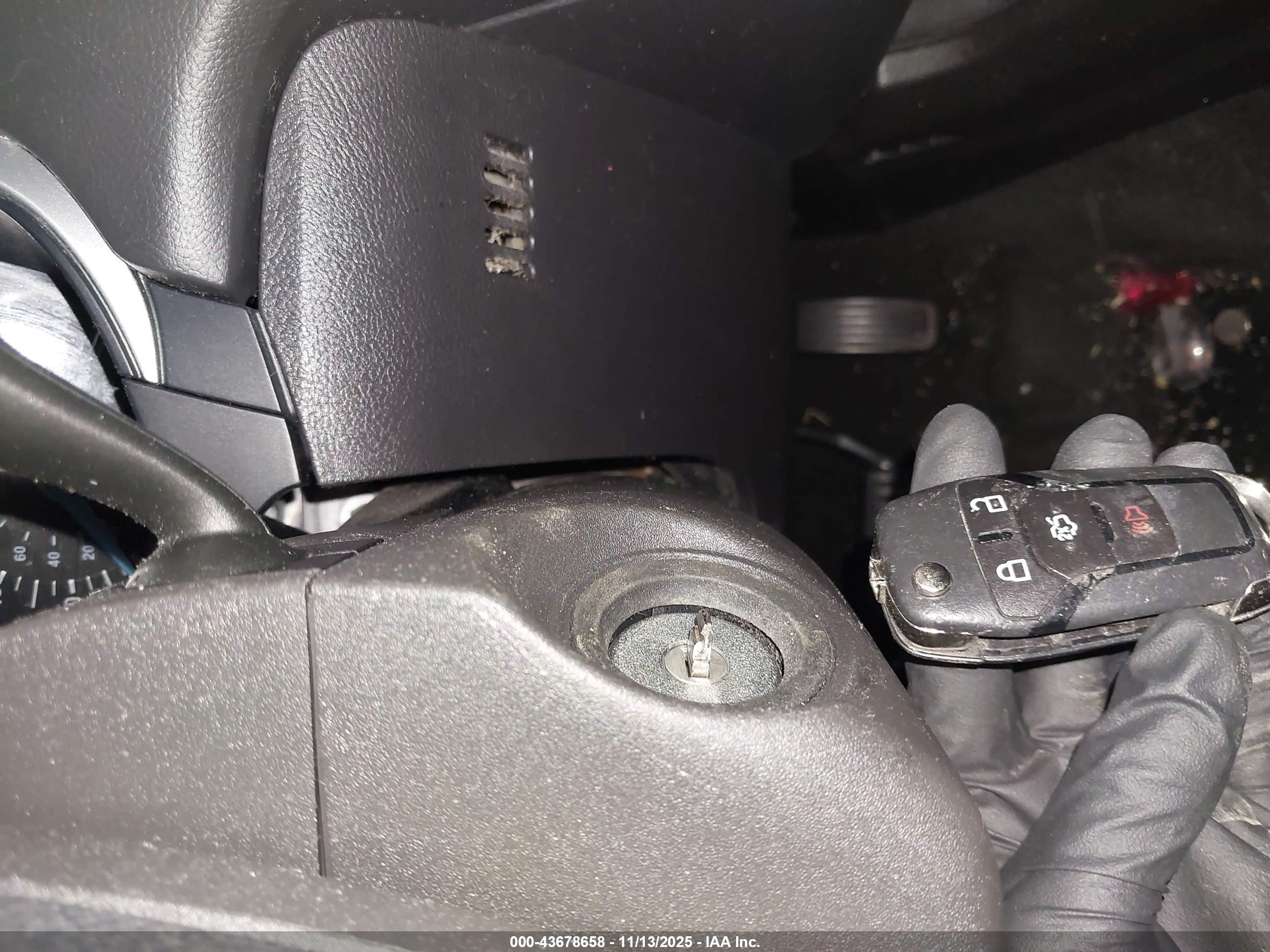 FORD FUSION image 11
