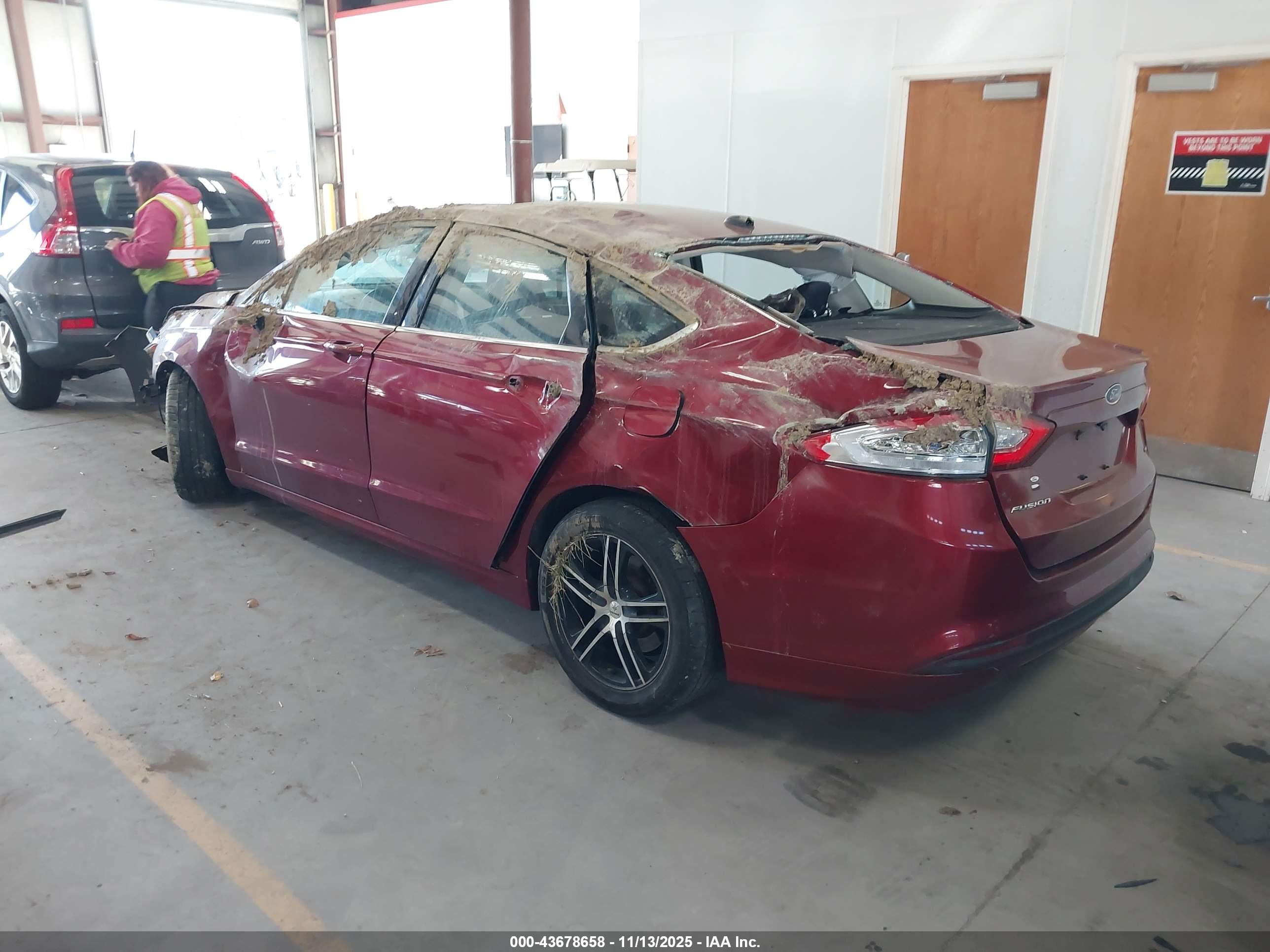 FORD FUSION image 3